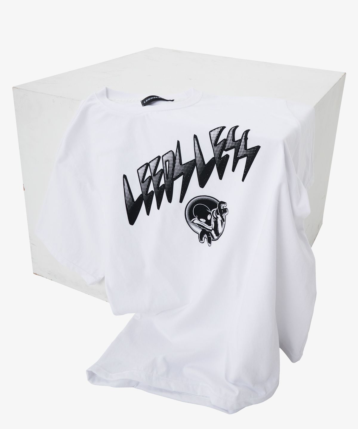 리즈리스(LEEDSLESS) leedsless invasion T-shirt 리즈리스 인베이전 티셔츠 [white]