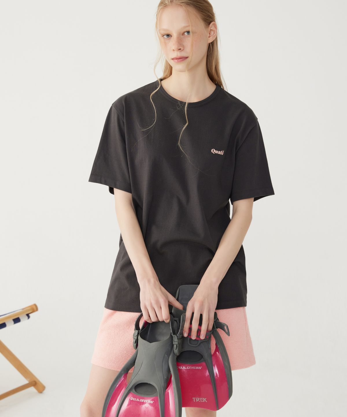 꾸아페(QUAFE) FRUITY SUMMER T-SHIRT_Charcoal