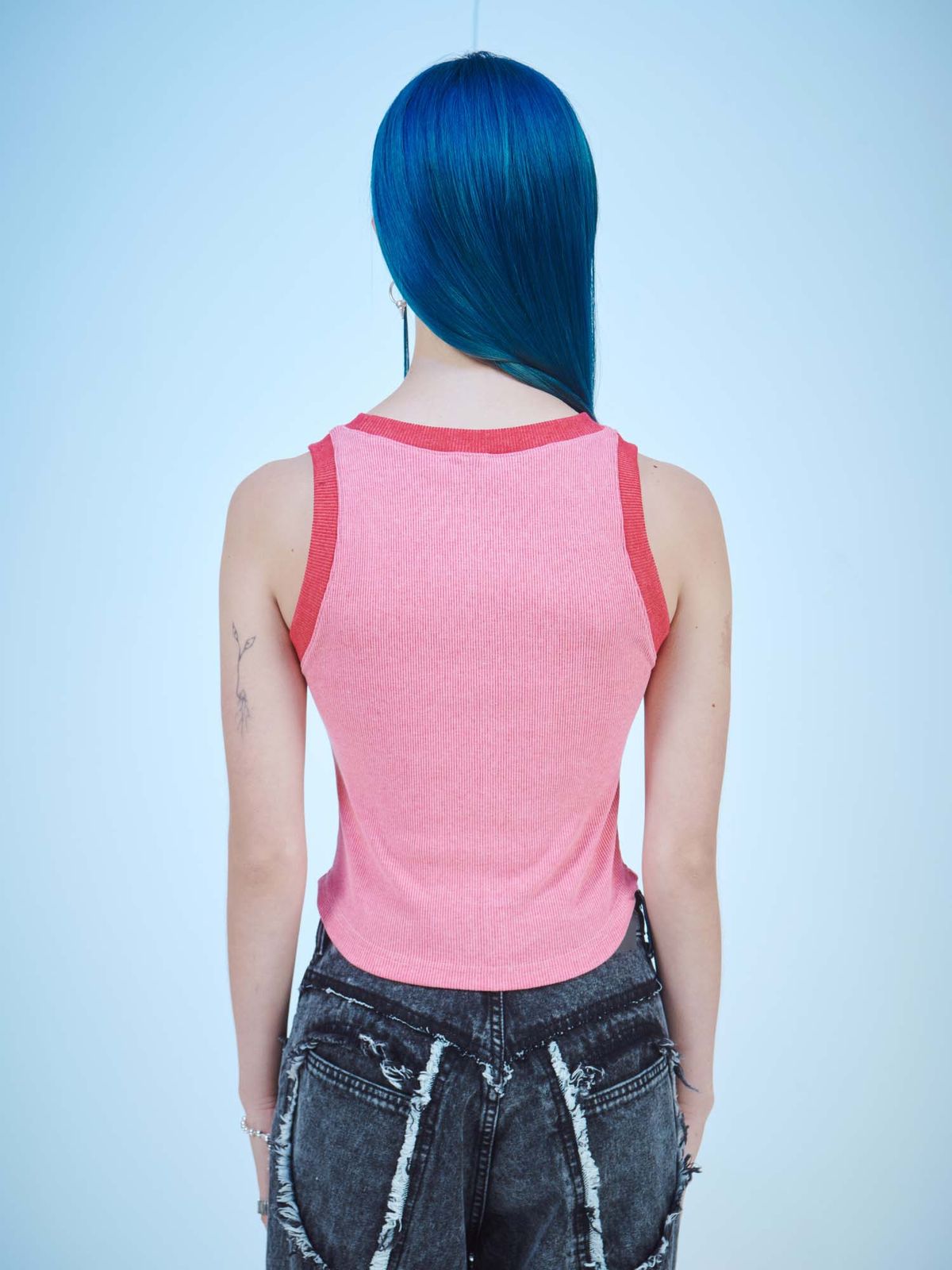 딜레탕티즘(DILETTANTISME) D링 컷아웃 슬리브리스 티셔츠 (PK)