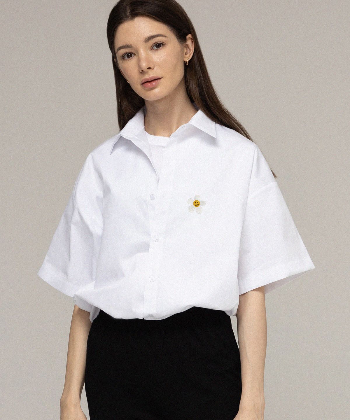 그레이버(GRAVER) [UNISEX]플라워도트 자수 오버핏 반팔셔츠_화이트