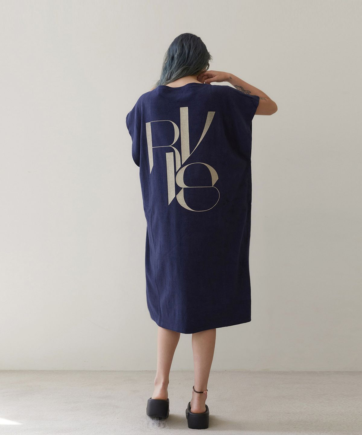 르브아시스(REVOIRSIS) RVIS terry twoway poncho navy