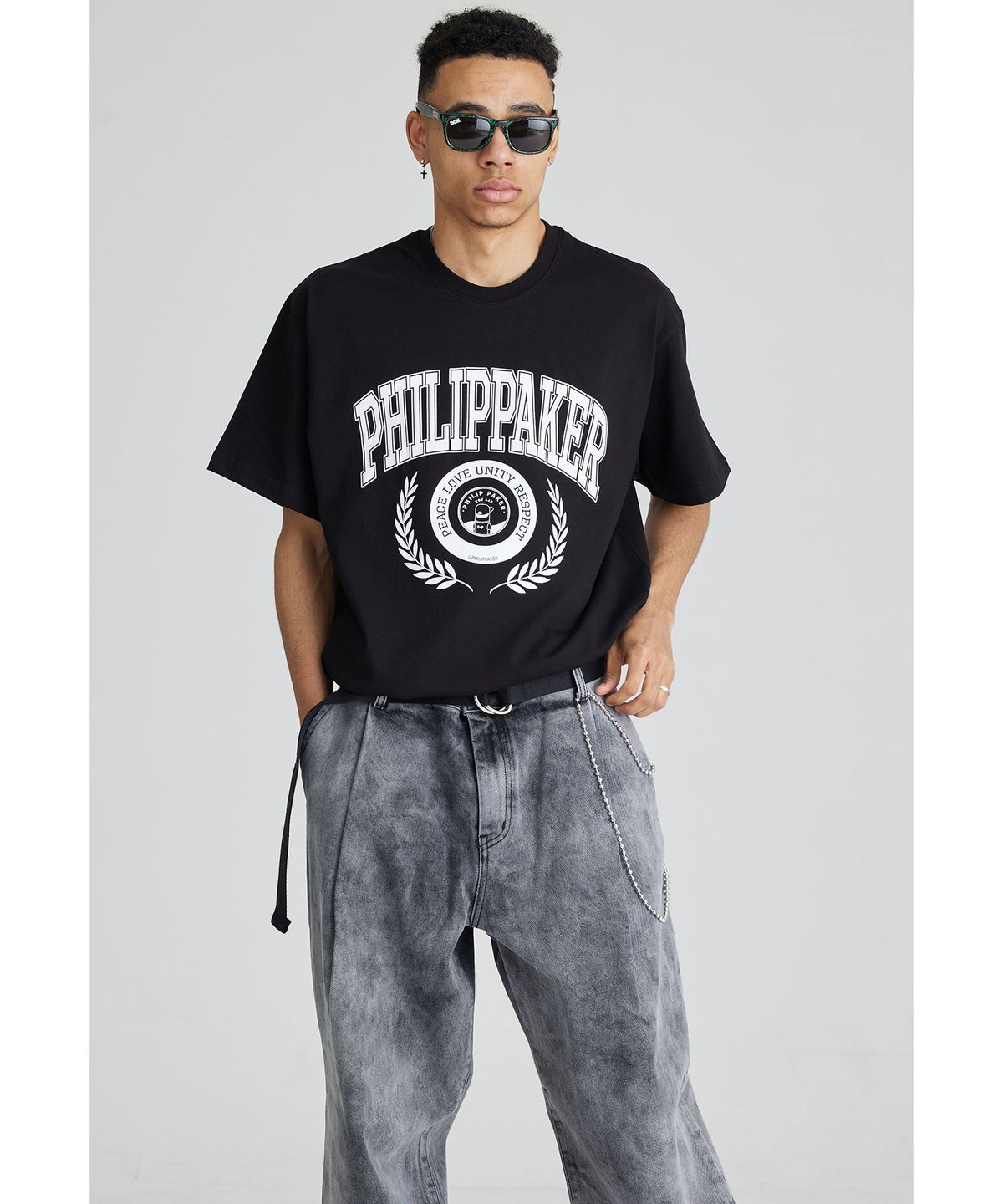 필립페이커(PHILIPPAKER) 블루베이스 원턱 루즈핏 데님 팬츠 타이다이 블랙