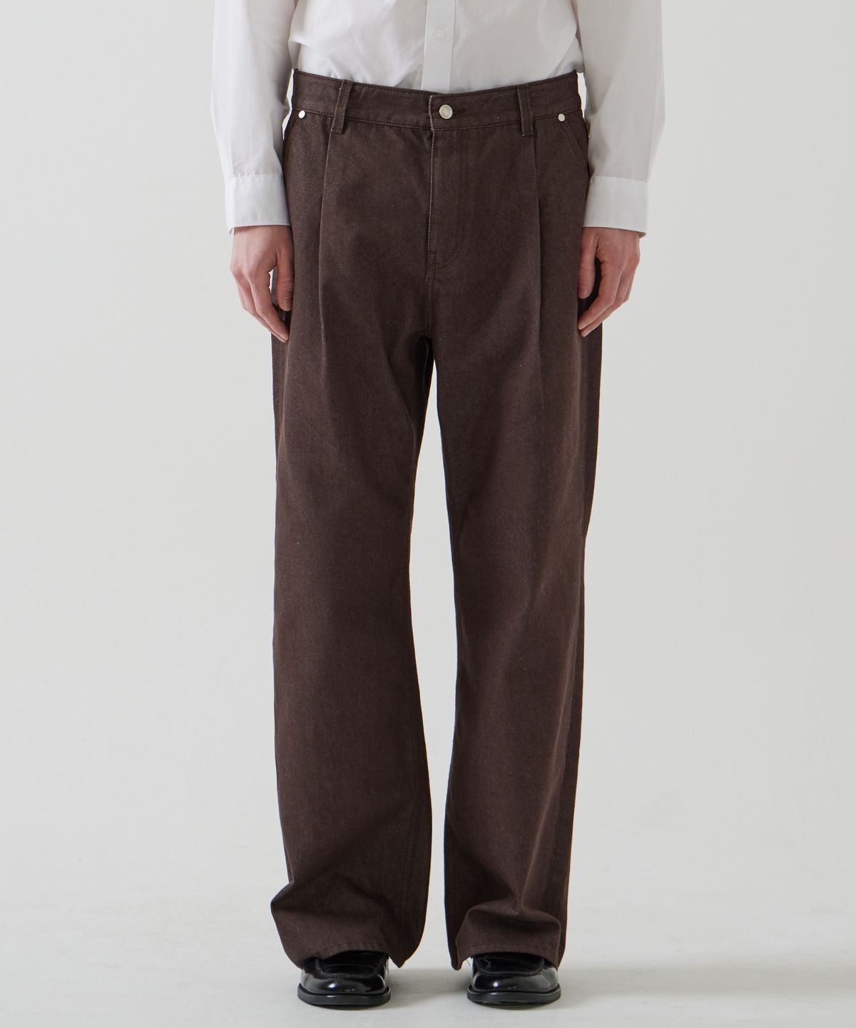 씨네드(CINEDE) [Pluto Wide Pintuck Denim - BROWN]플루토 와이드 핀 턱 데님 - BROWN