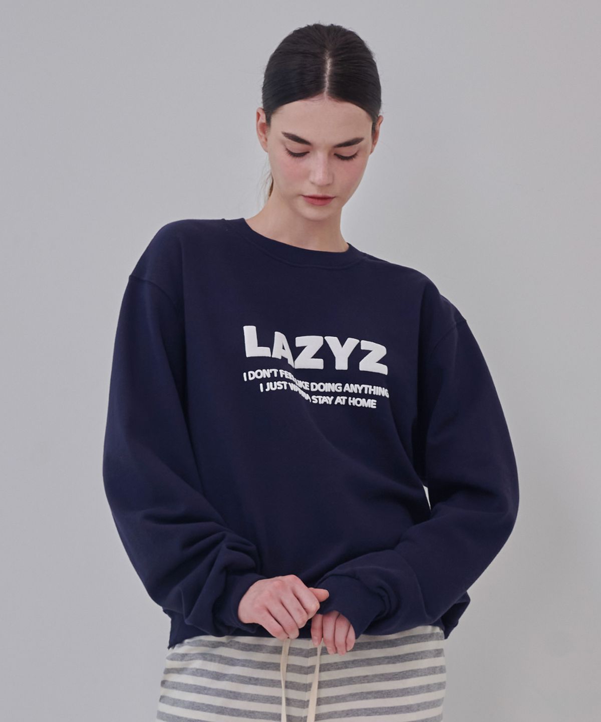 레이지지(LAZYZ) Lettering Logo Sweatshirts - Navy