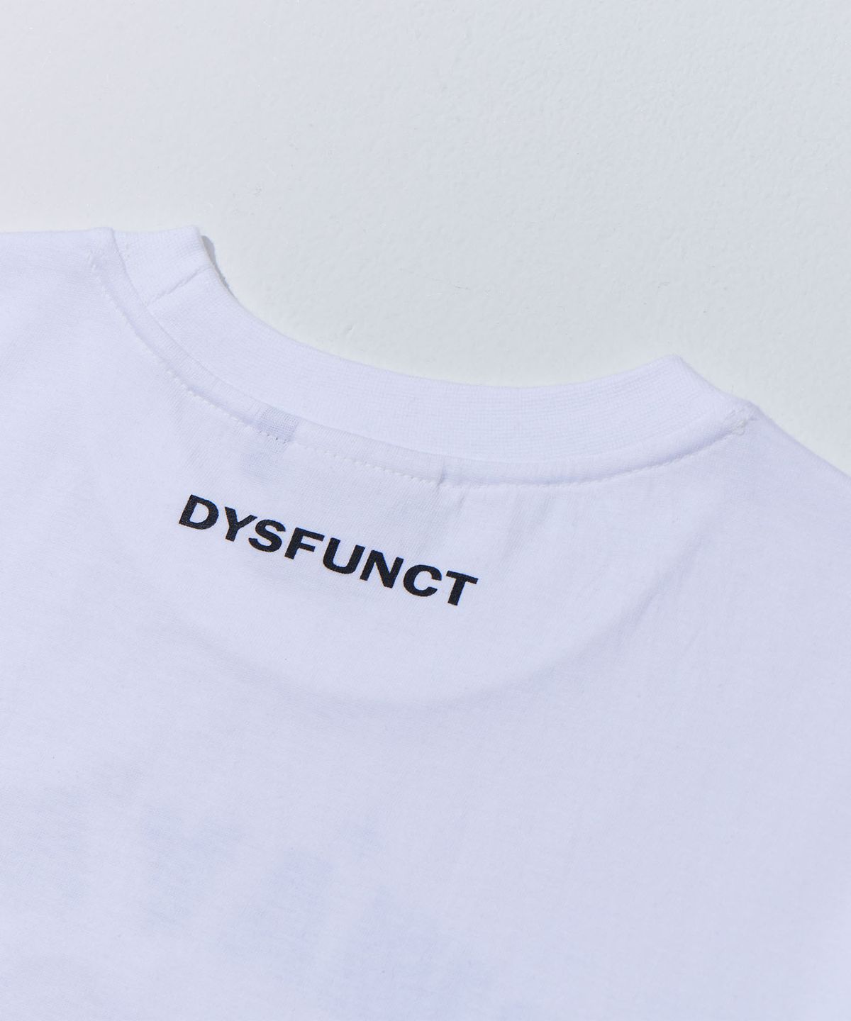 디스펑트(DYSFUNCT) SWAY ME CROP T-SHIRT (WHITE)