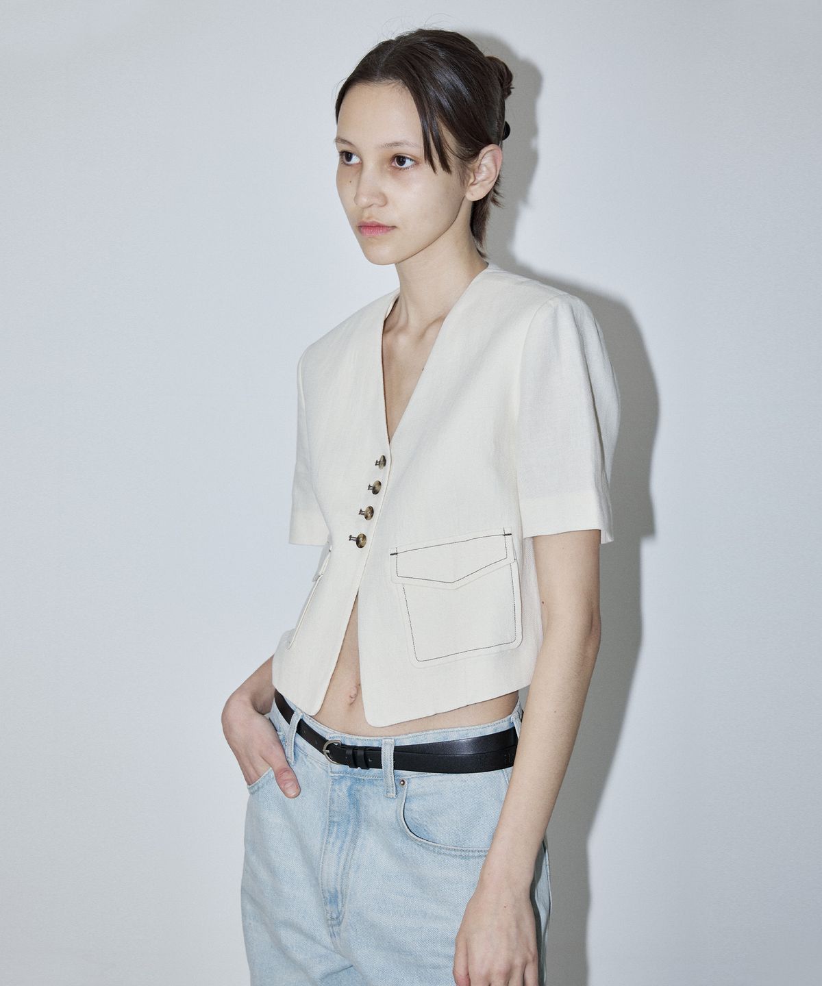 엔오르(EN OR) SINGLE STITCH DETAILED CROP JACKET - CREAM
