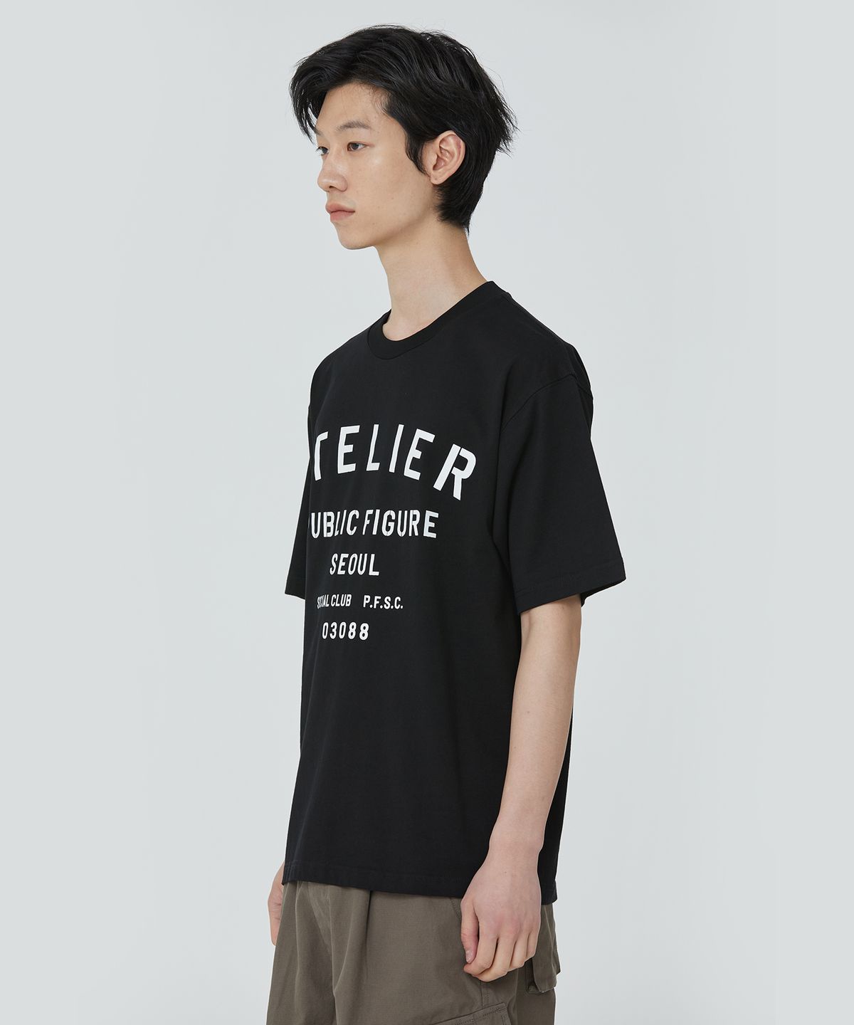 퍼블릭피겨(PUBLICFIGURE) 아뜰리에 프린트 티셔츠_블랙