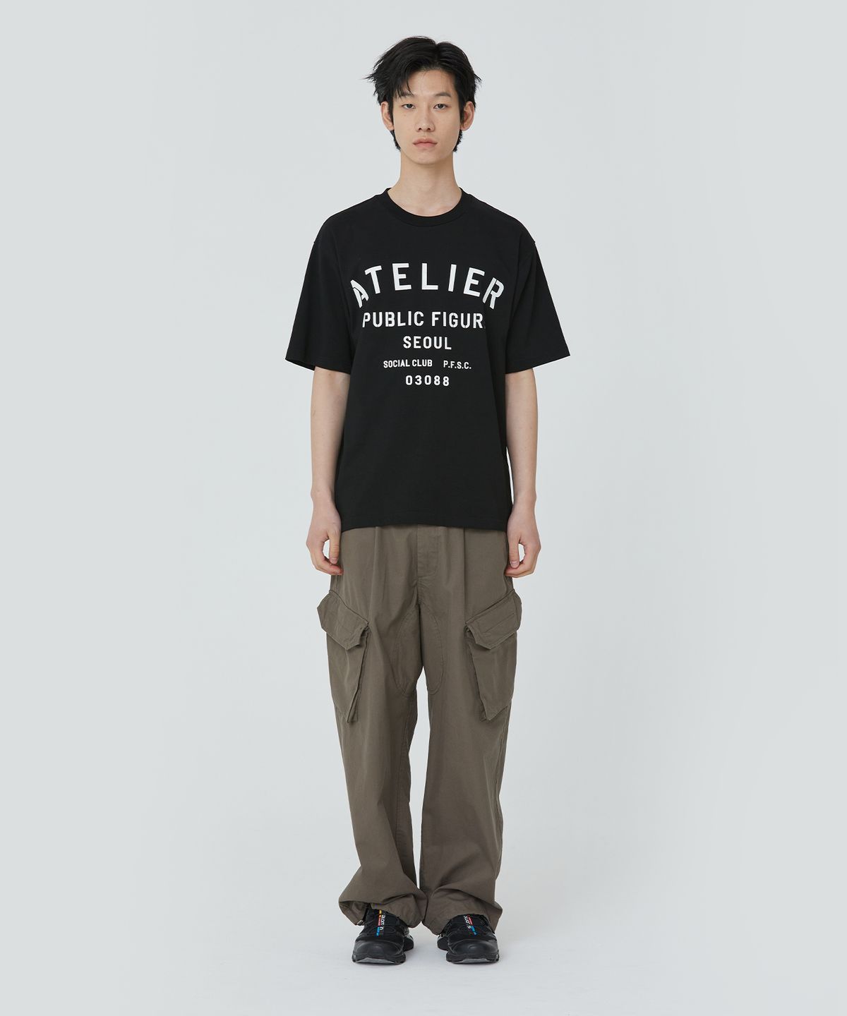 퍼블릭피겨(PUBLICFIGURE) 아뜰리에 프린트 티셔츠_블랙