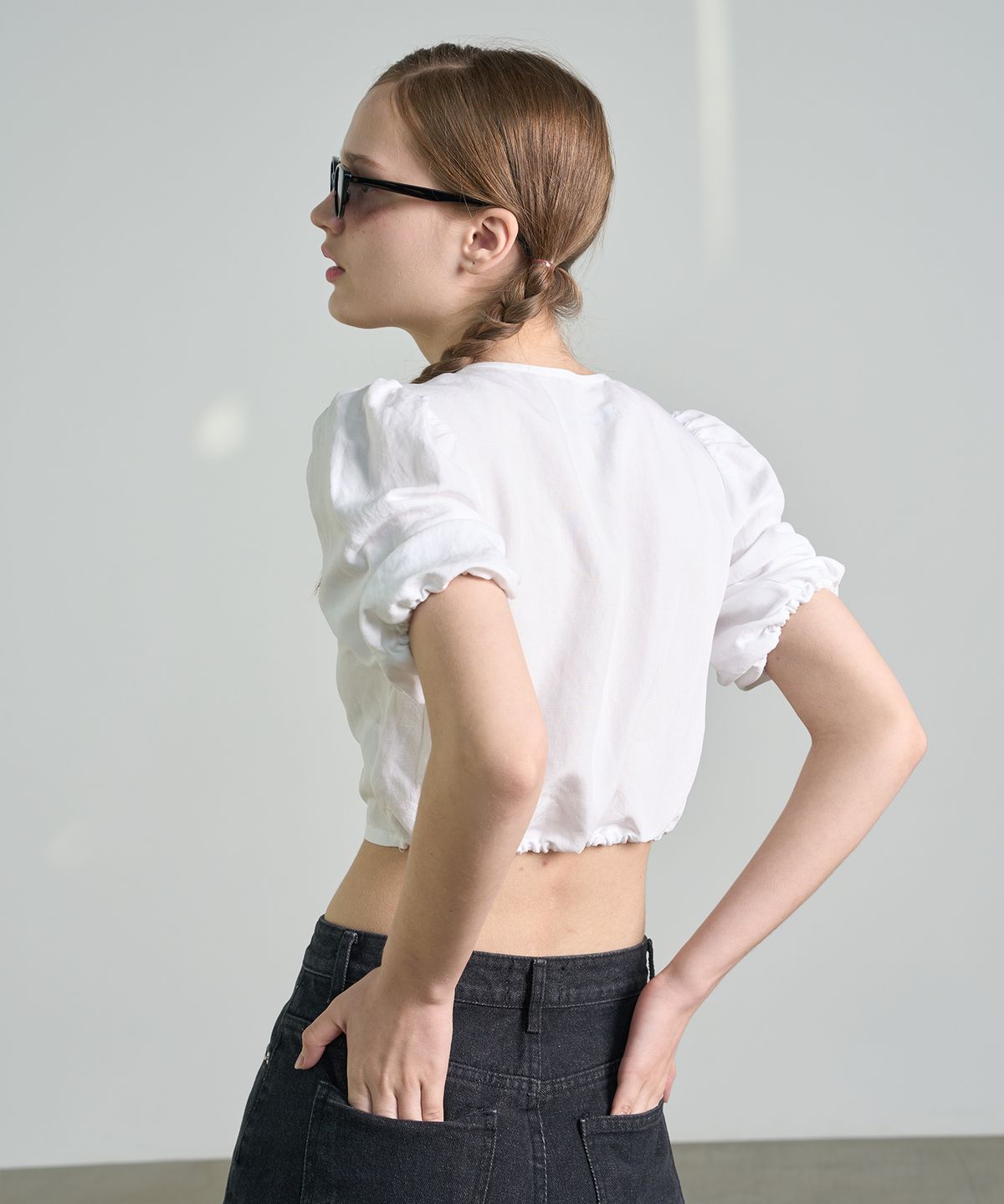 320쇼룸(320SHOWROOM) Linen Puff Zipper Crop Blouse  Ivory