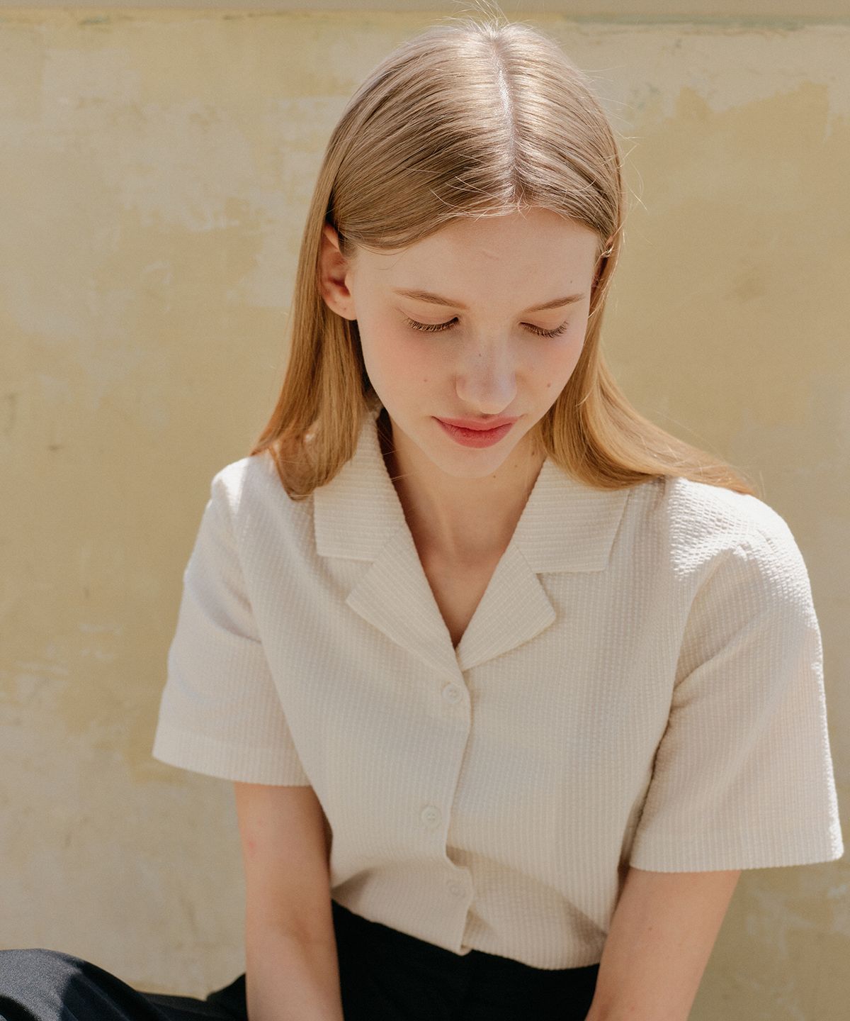 엽페(YUPPE) SEERSUCKER COLLAR SHIRT_BEIGE