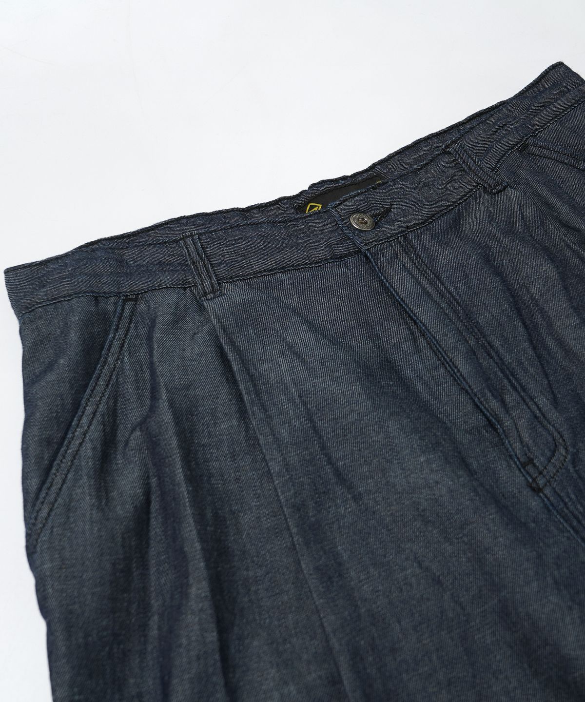 프리즘웍스(FRIZMWORKS) LINEN DENIM ONE TUCK BERMUDA PANTS _ INDIGO