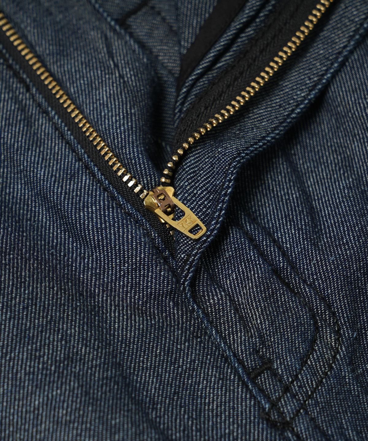 프리즘웍스(FRIZMWORKS) LINEN DENIM ONE TUCK BERMUDA PANTS _ INDIGO