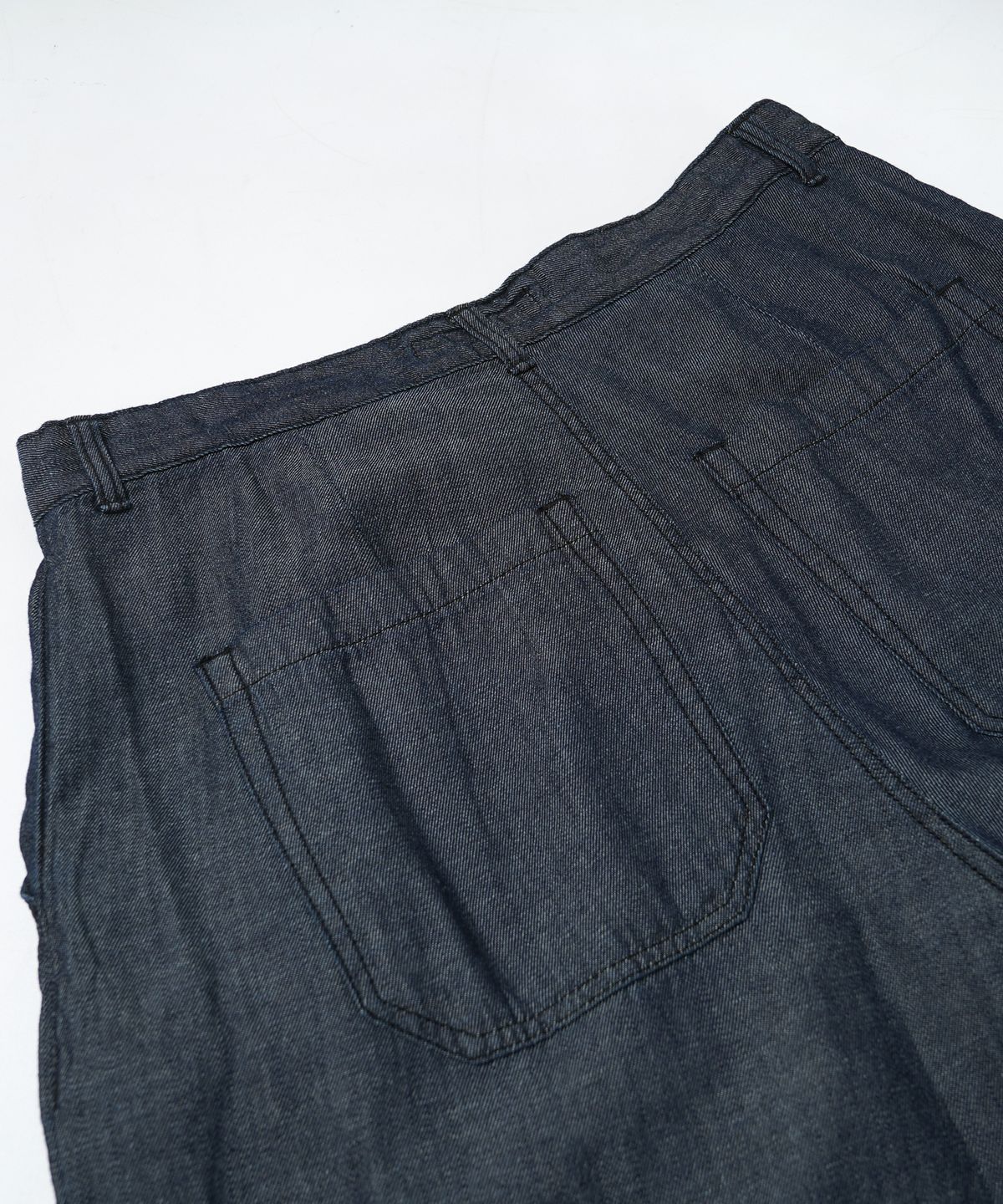 프리즘웍스(FRIZMWORKS) LINEN DENIM ONE TUCK BERMUDA PANTS _ INDIGO