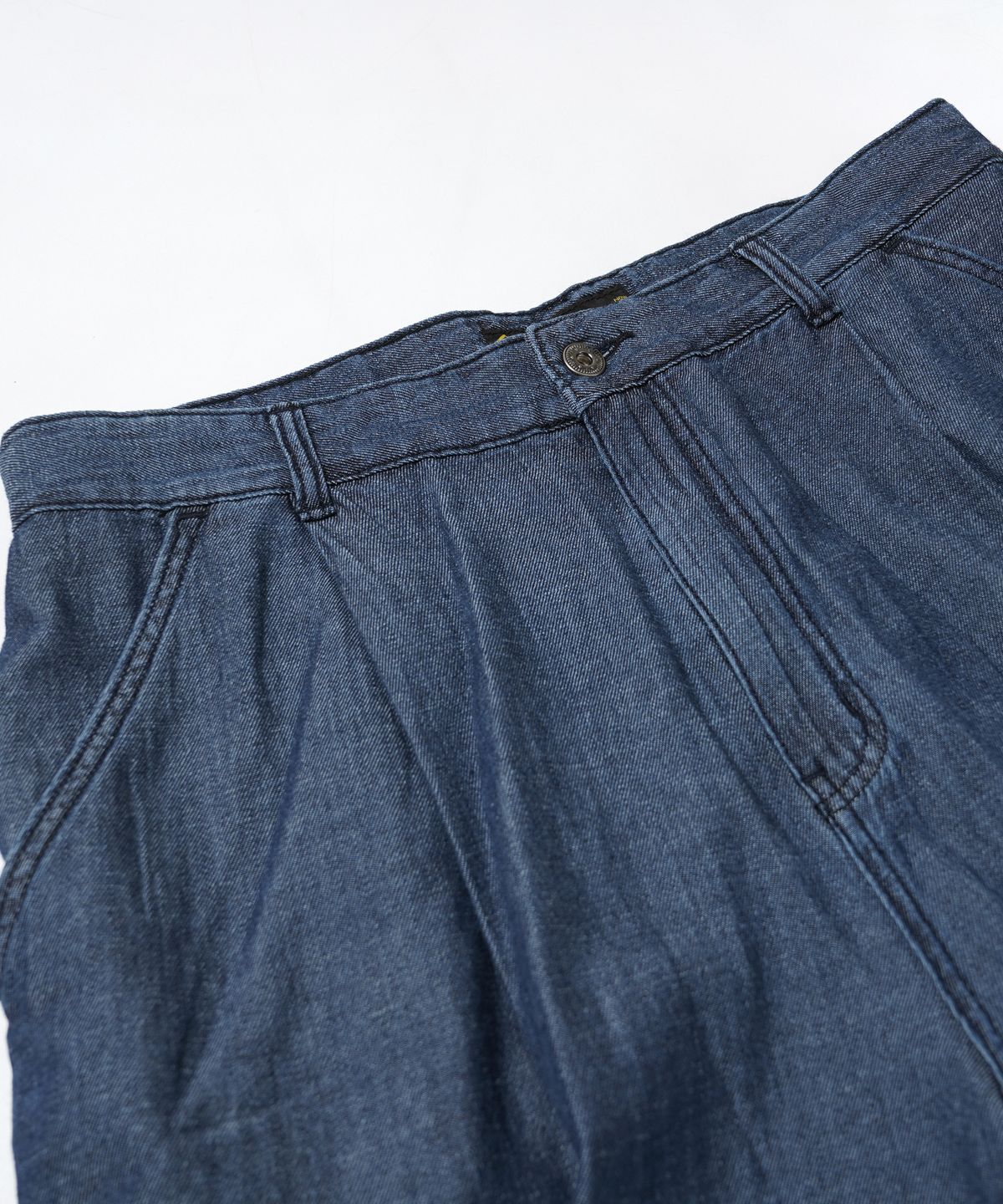 프리즘웍스(FRIZMWORKS) LINEN DENIM ONE TUCK BERMUDA PANTS _ BLUE