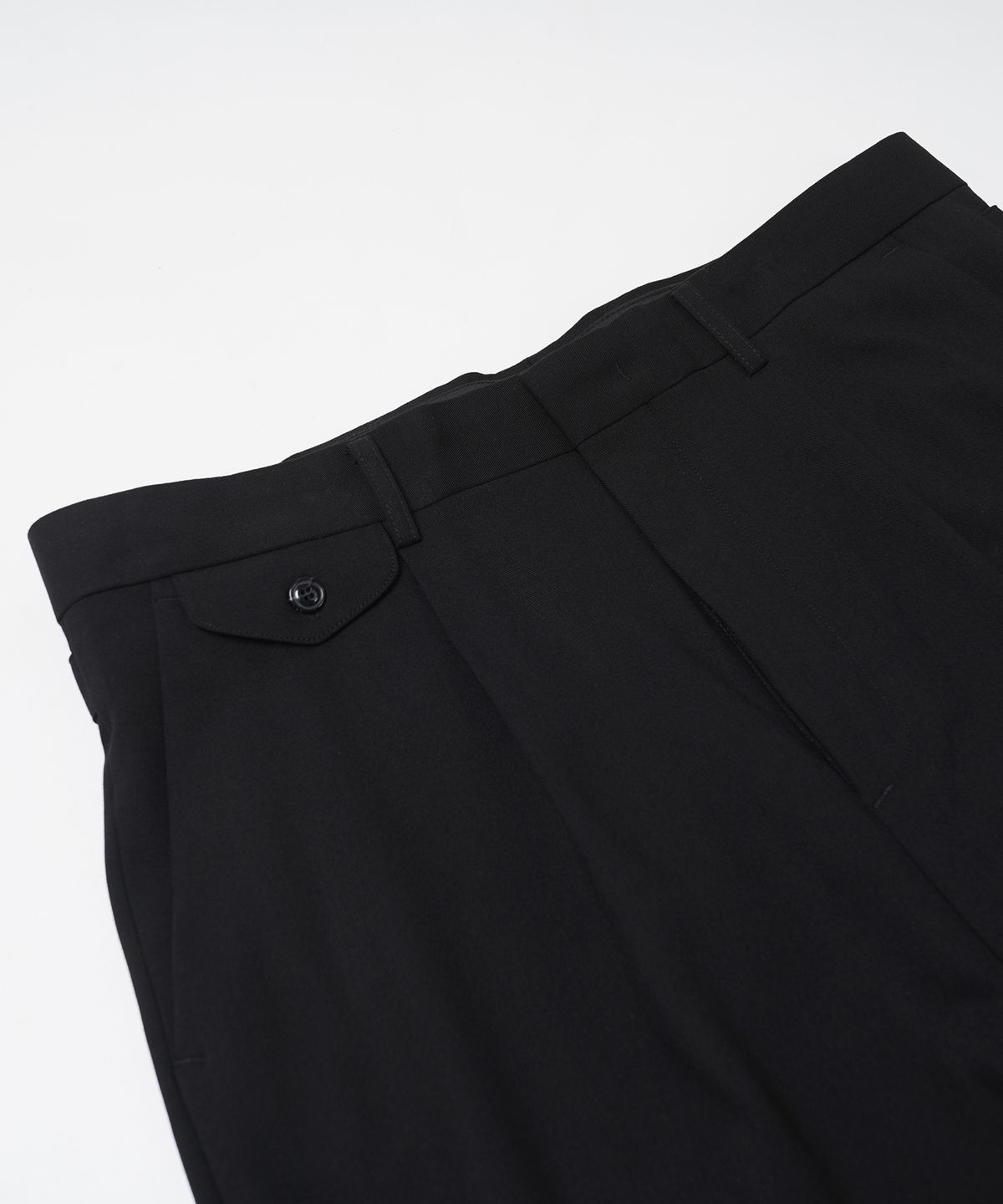 프리즘웍스(FRIZMWORKS) WIDE BERMUDA PANTS _ BLACK