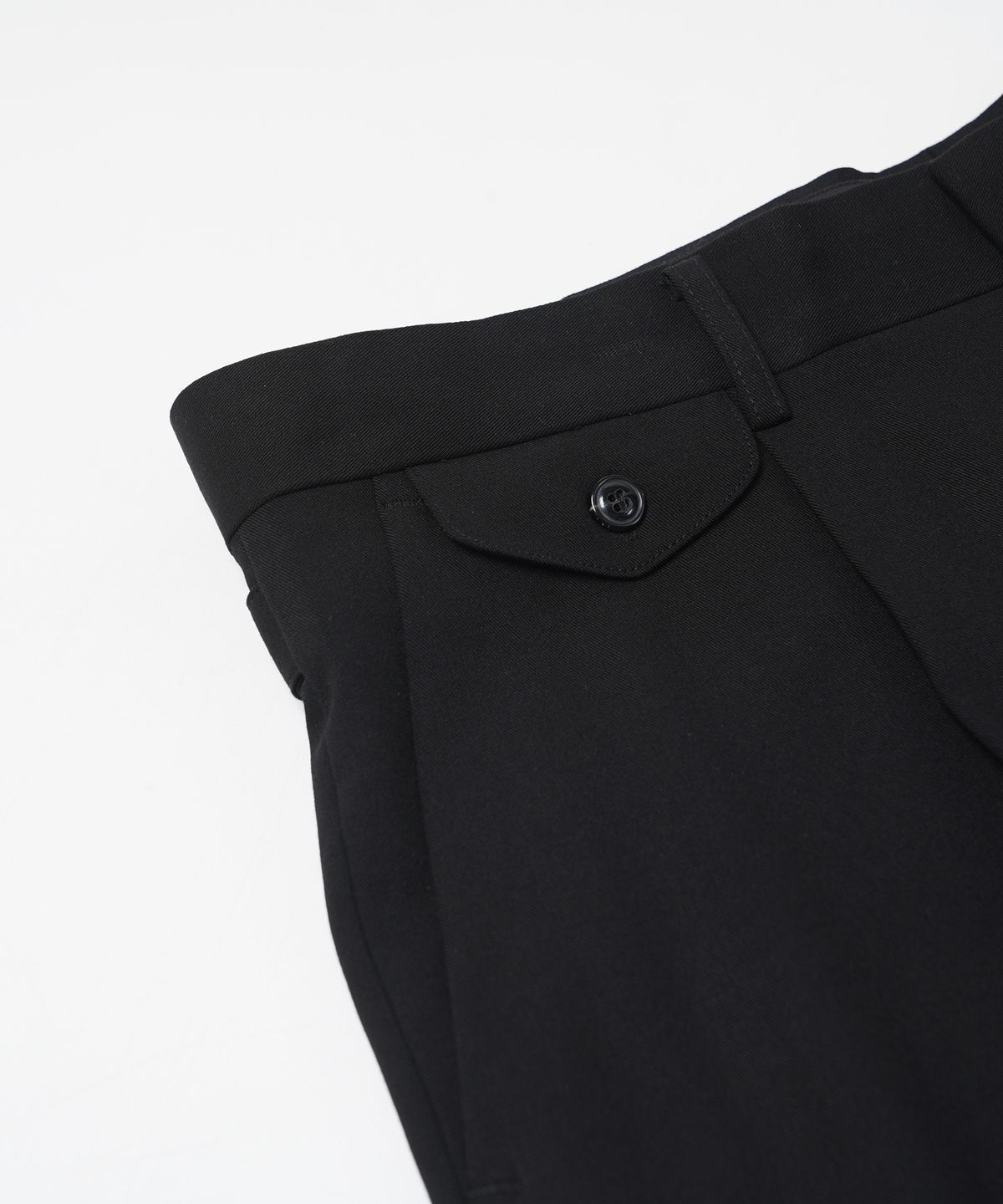 프리즘웍스(FRIZMWORKS) WIDE BERMUDA PANTS _ BLACK