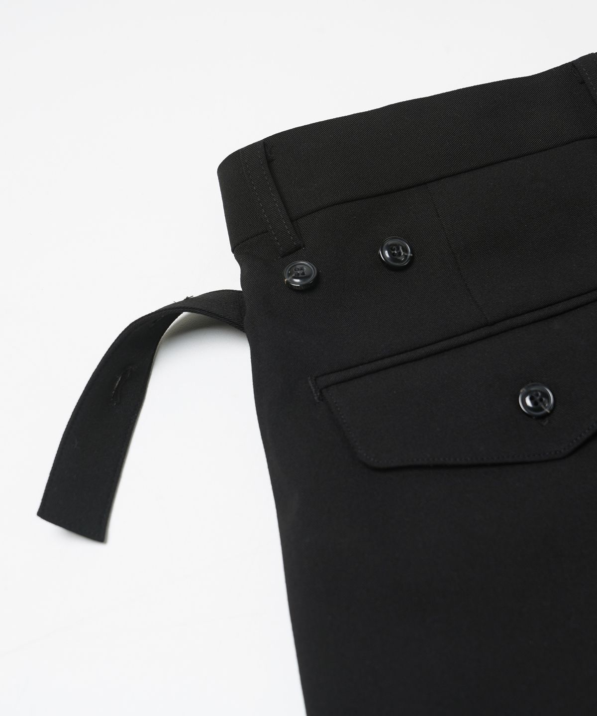 프리즘웍스(FRIZMWORKS) WIDE BERMUDA PANTS _ BLACK