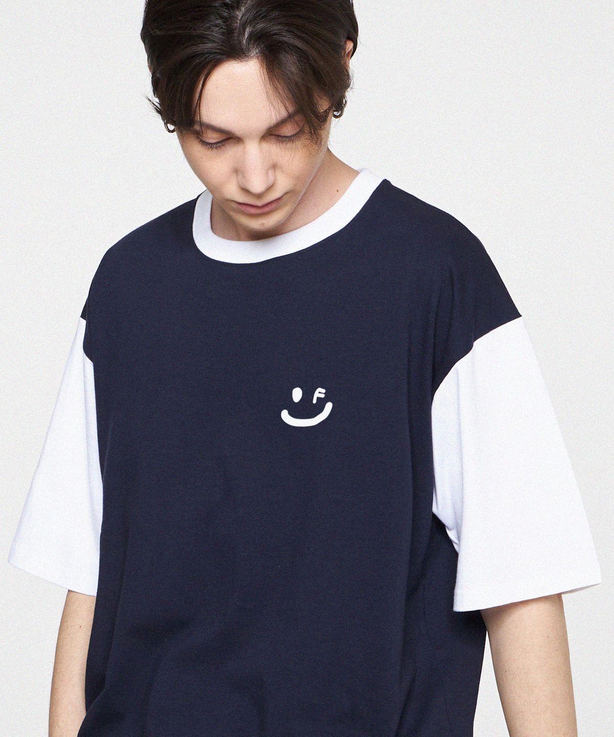 그레이버(GRAVER) [UNISEX]스몰 드로잉스마일 배색 반팔티_네이비