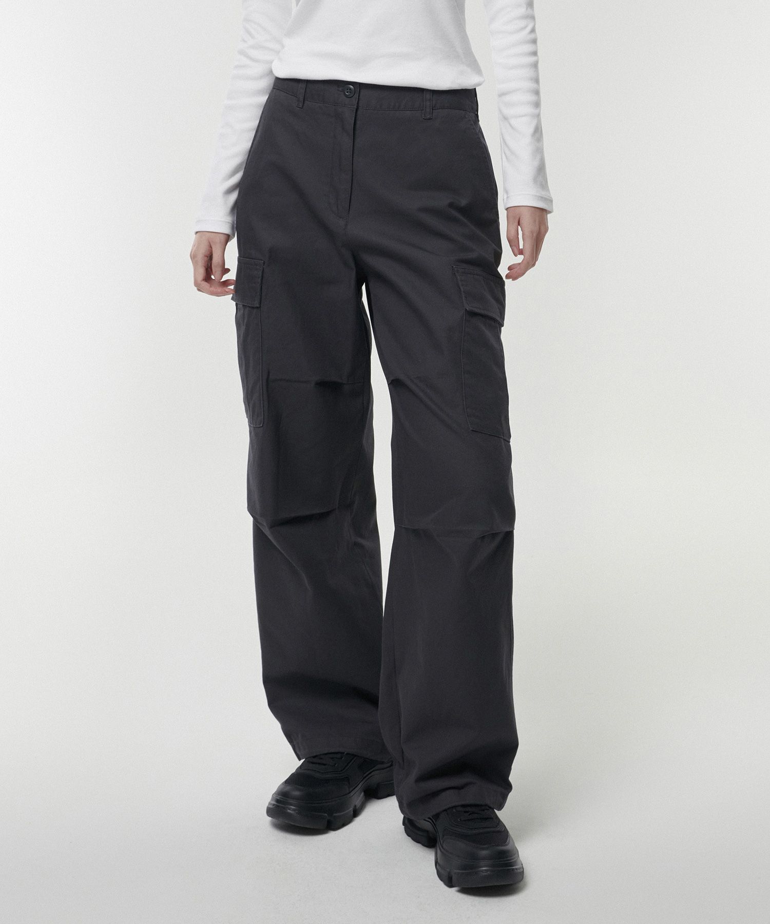 【新品】Insilence woman カーゴパンツ 韓国 新品】Insilence woman カーゴパンツ 韓国