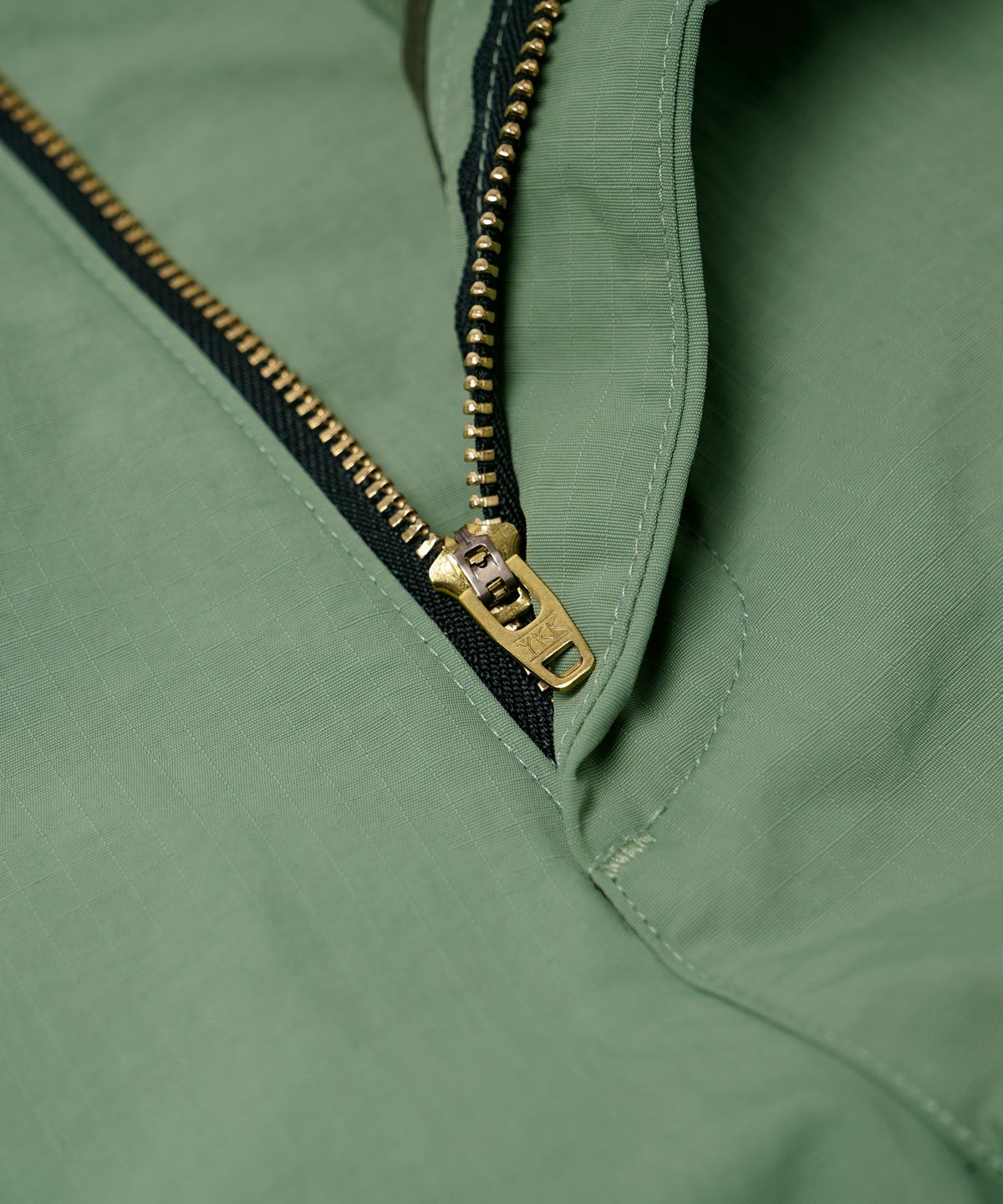 프리즘웍스(FRIZMWORKS) NYLON RIPSTOP PARACHUTE PANTS _ SAGE GREEN