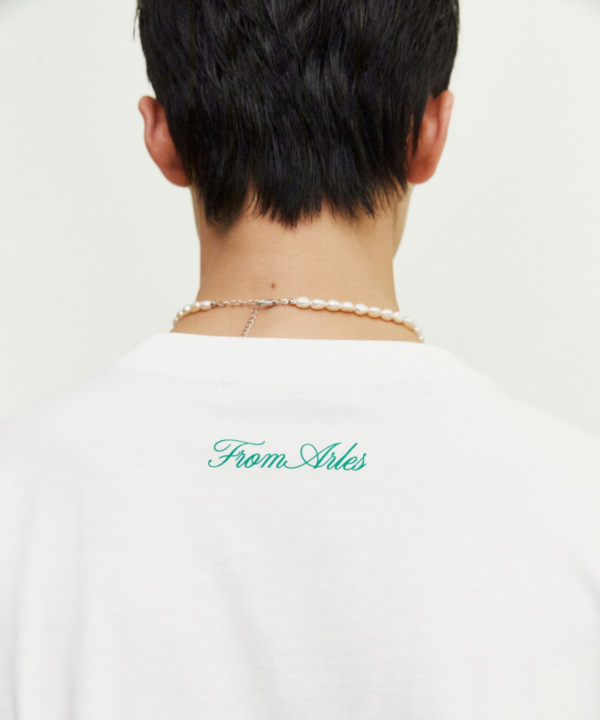프롬아를(FROM ARLES) 화이트 오버사이즈 슬로건 프린트 티셔츠