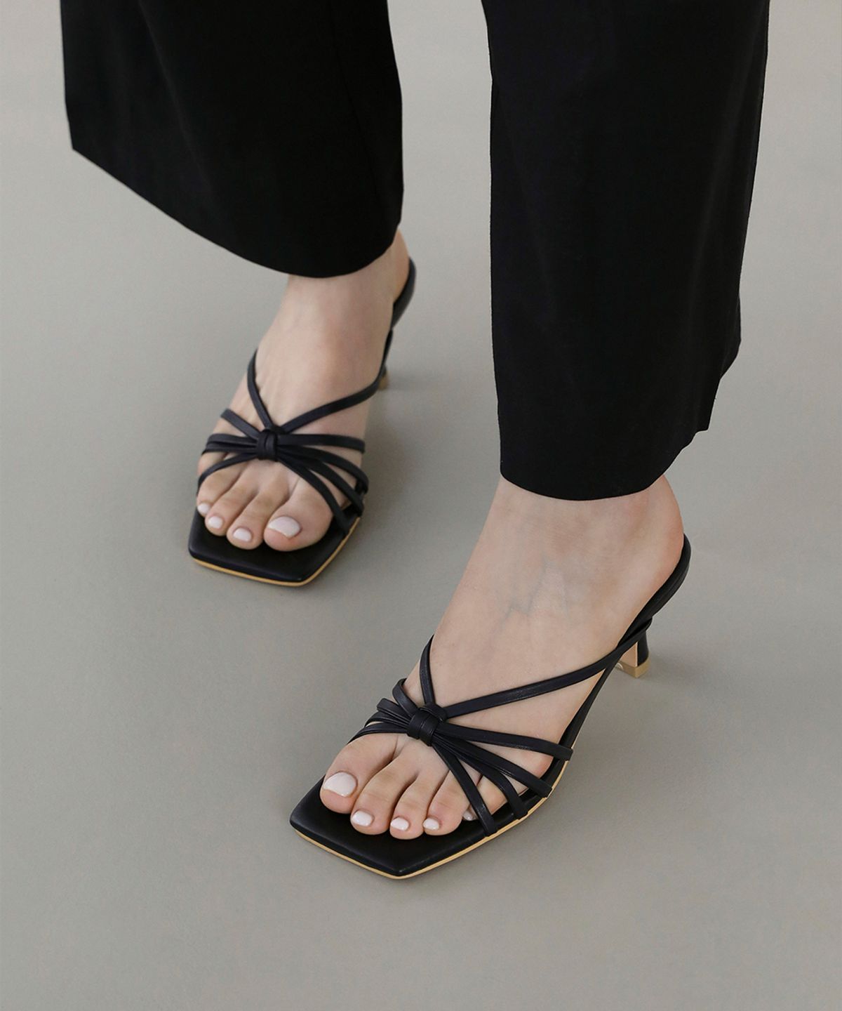 사뿐(SAPPUN) 키메르 스트랩 샌들 뮬 (6cm)