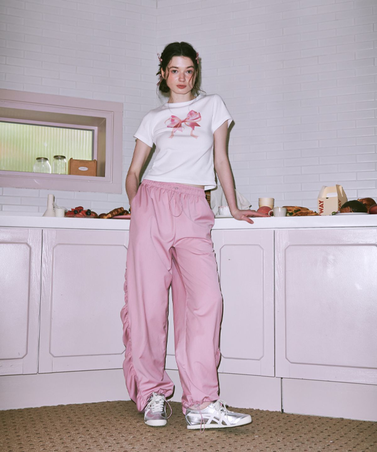 론론(RONRON) DOUBLE RIBBON SLIM CROP T SHIRT WHITE PINK