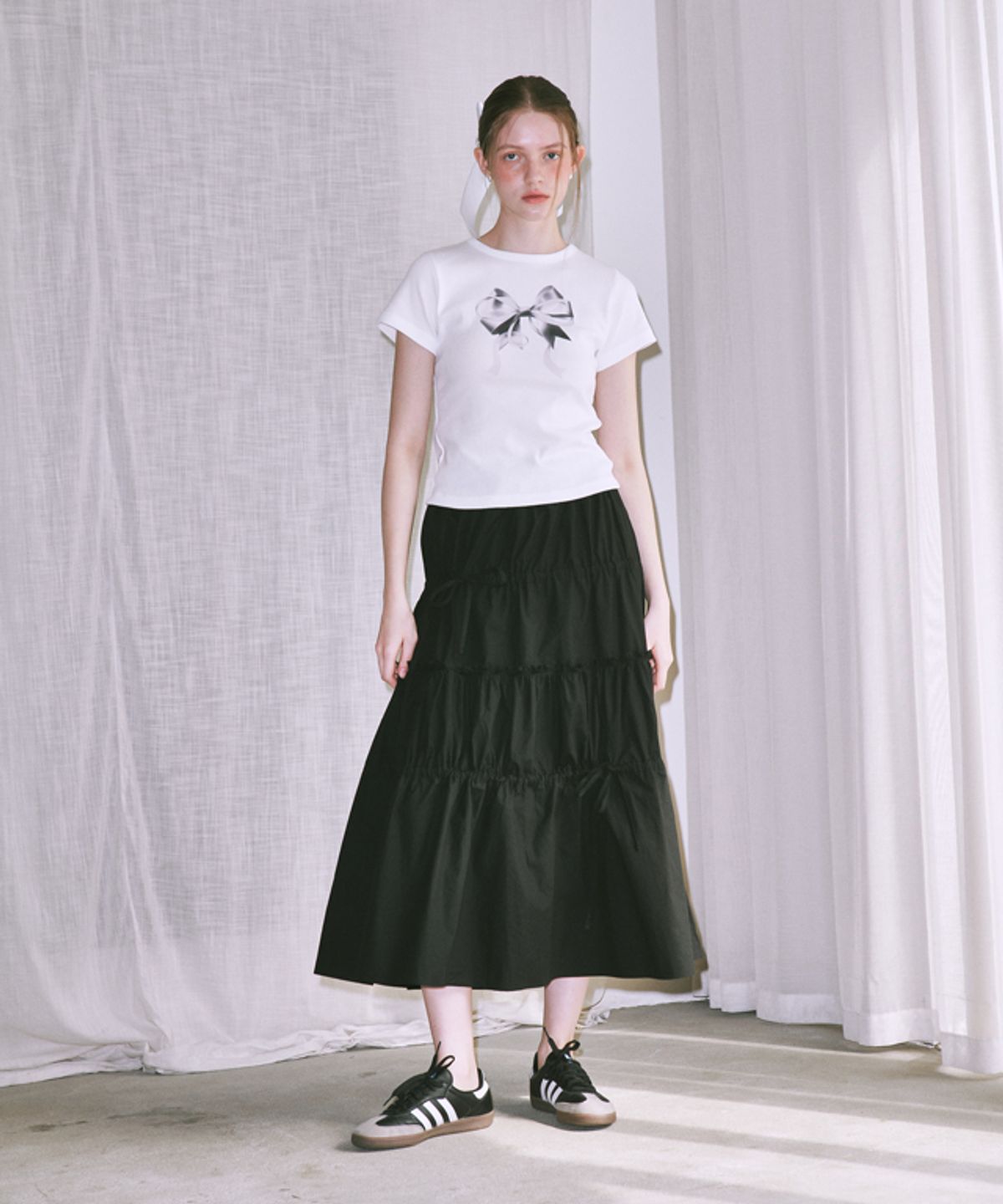 론론(RONRON) DOUBLE RIBBON SLIM CROP T SHIRT WHITE SILVER