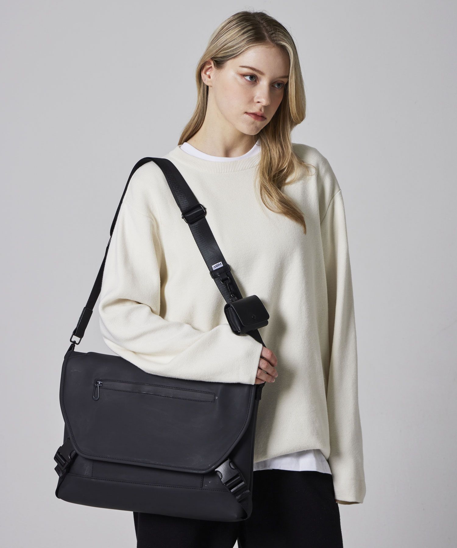 MUSINSA | BSMT [Gift Present] Rubber Hard Messenger Bag