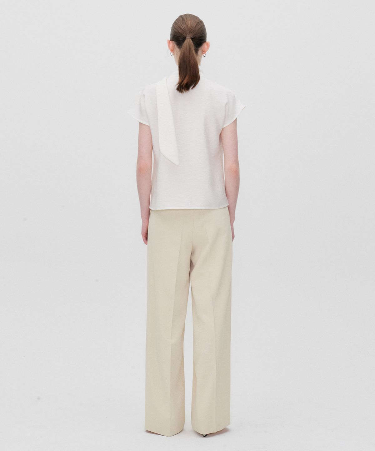 리이(RE RHEE) TIE NECK DETAIL BLOUSE