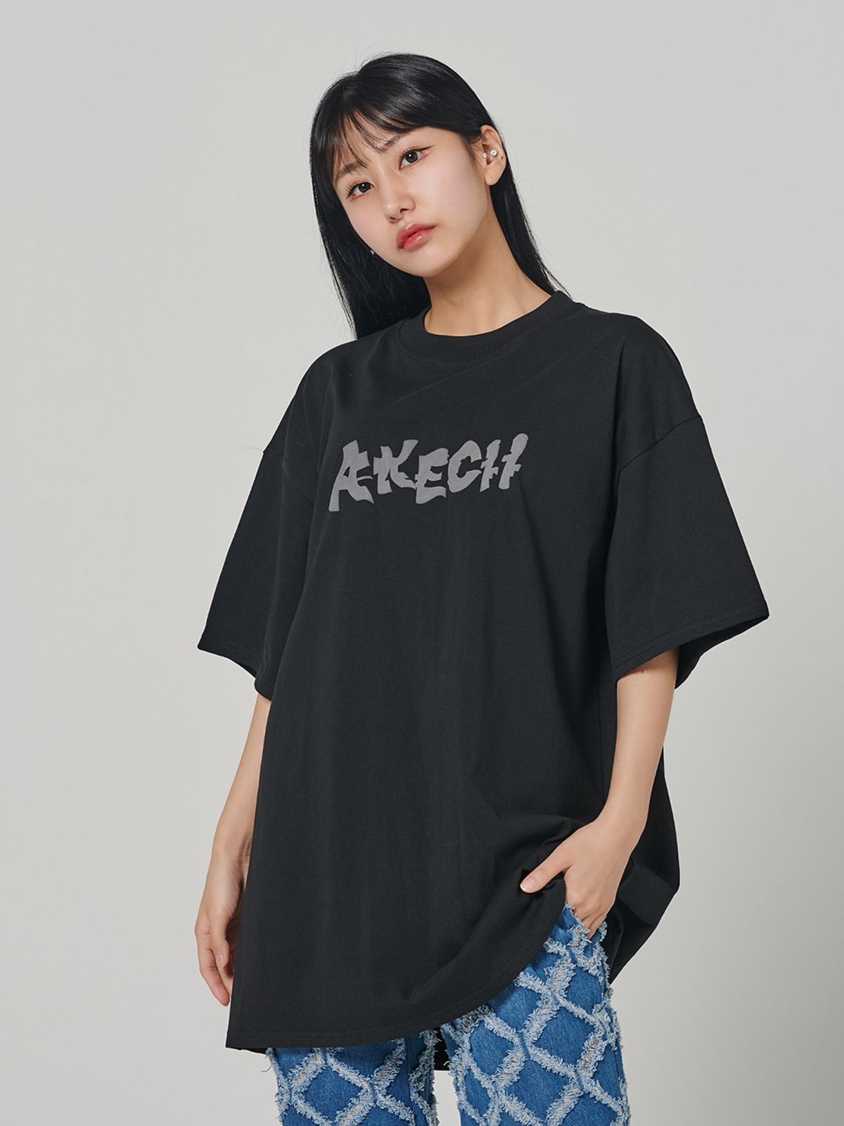 아케시(AKECII) 오버핏 엠보 반팔티 블랙
