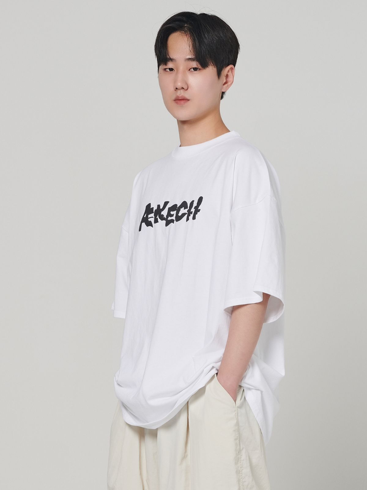 아케시(AKECII) 오버핏 엠보 반팔티 화이트
