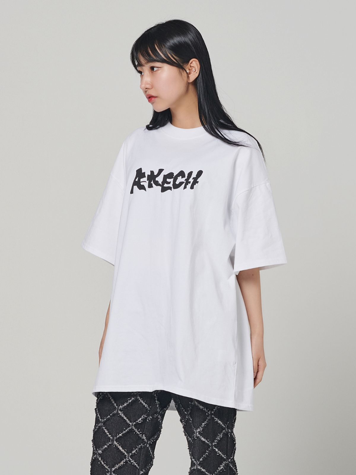 아케시(AKECII) 오버핏 엠보 반팔티 화이트