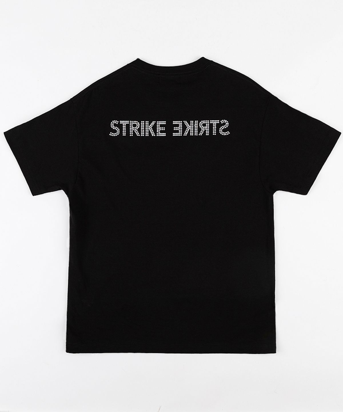 스트라이크(STRIKE) Stud Reversal Logo Regular T-Shirt (BLACK)