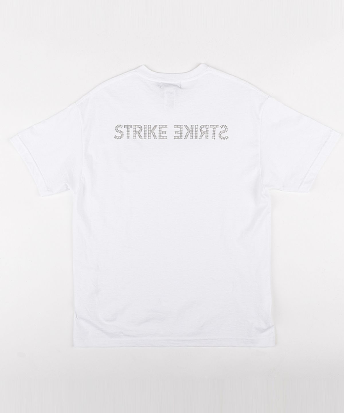 스트라이크(STRIKE) Stud Reversal Logo Regular T-Shirt (WHITE)