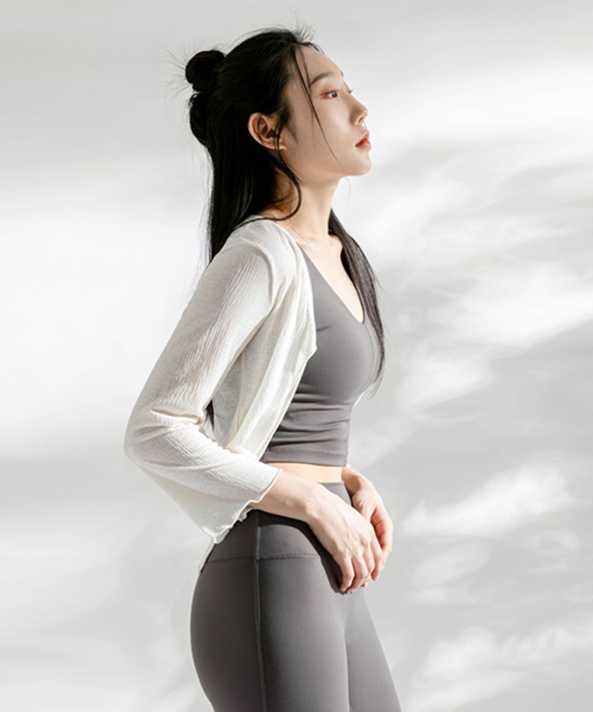 모어아웃(MOREOUT) 여성요가복 위스퍼 크롭 가디건 3TT3329