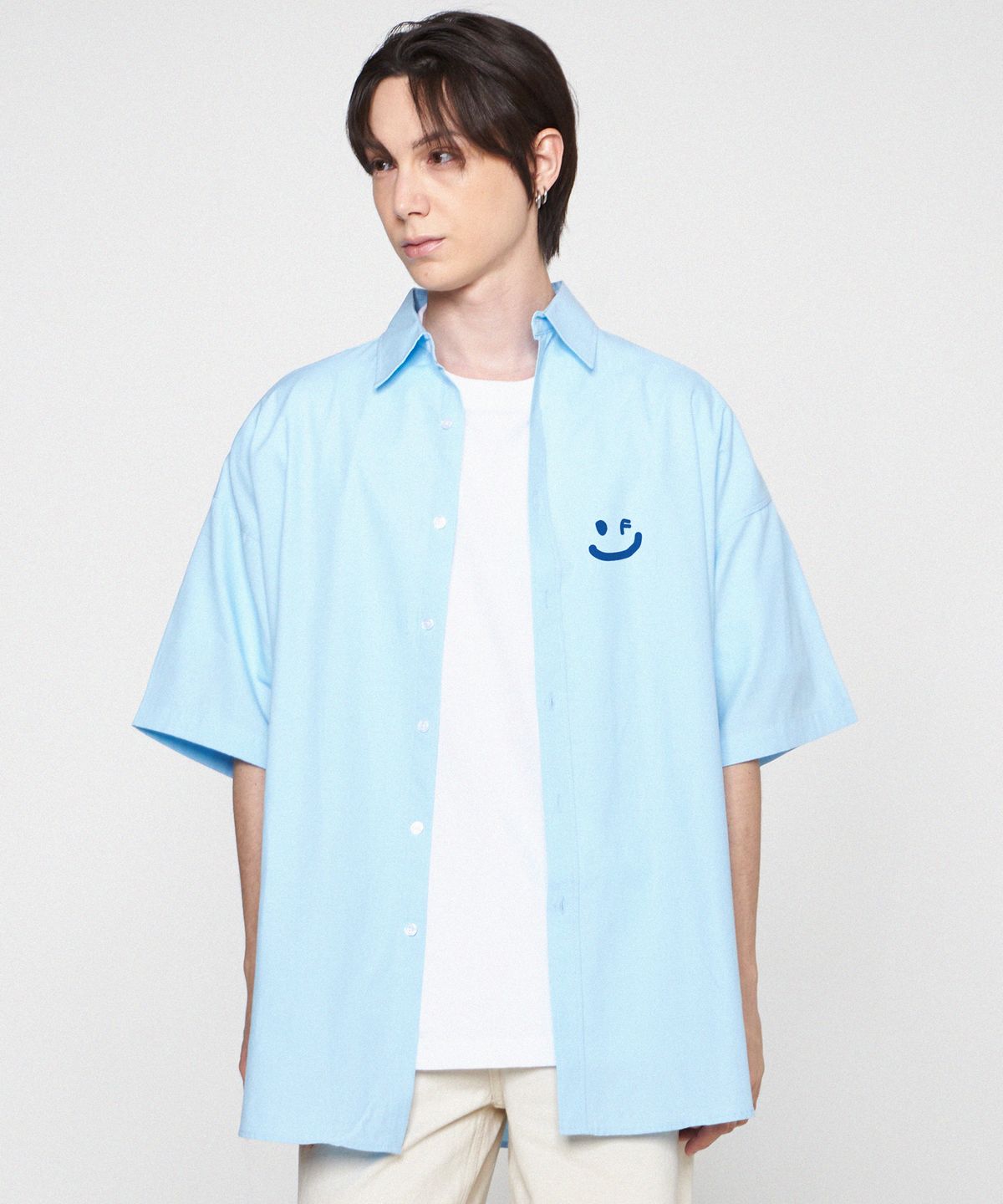 그레이버(GRAVER) [UNISEX]스몰 드로잉스마일 오버핏 반팔셔츠_스카이블루