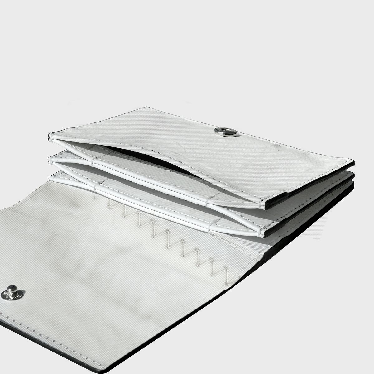 카네이테이(KANEITEI) ECLIPSE CARD WALLET (WHITE SAIL) / UPCYCLED