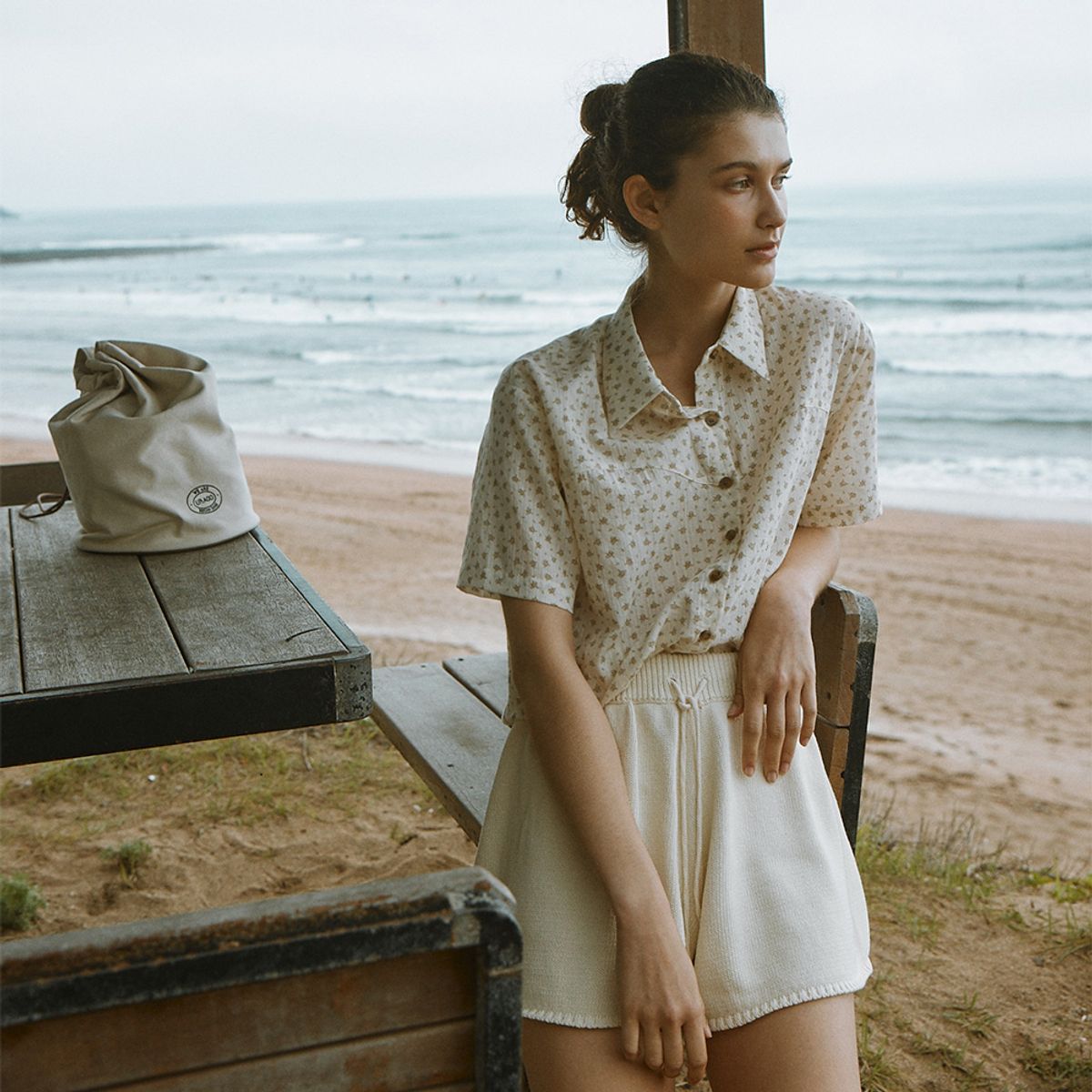 유라고(URAGO) Flower half sleeve shirt