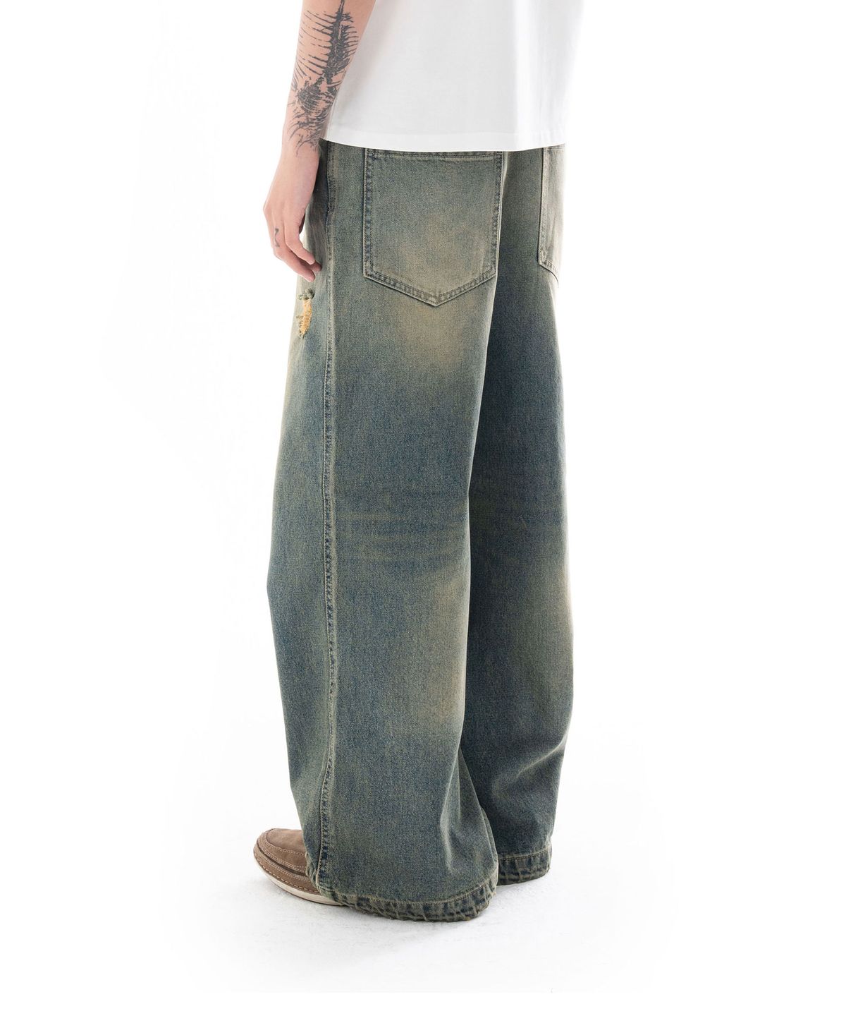 아캄(AAKAM) Distressed Denim Pants (Sand Blue)