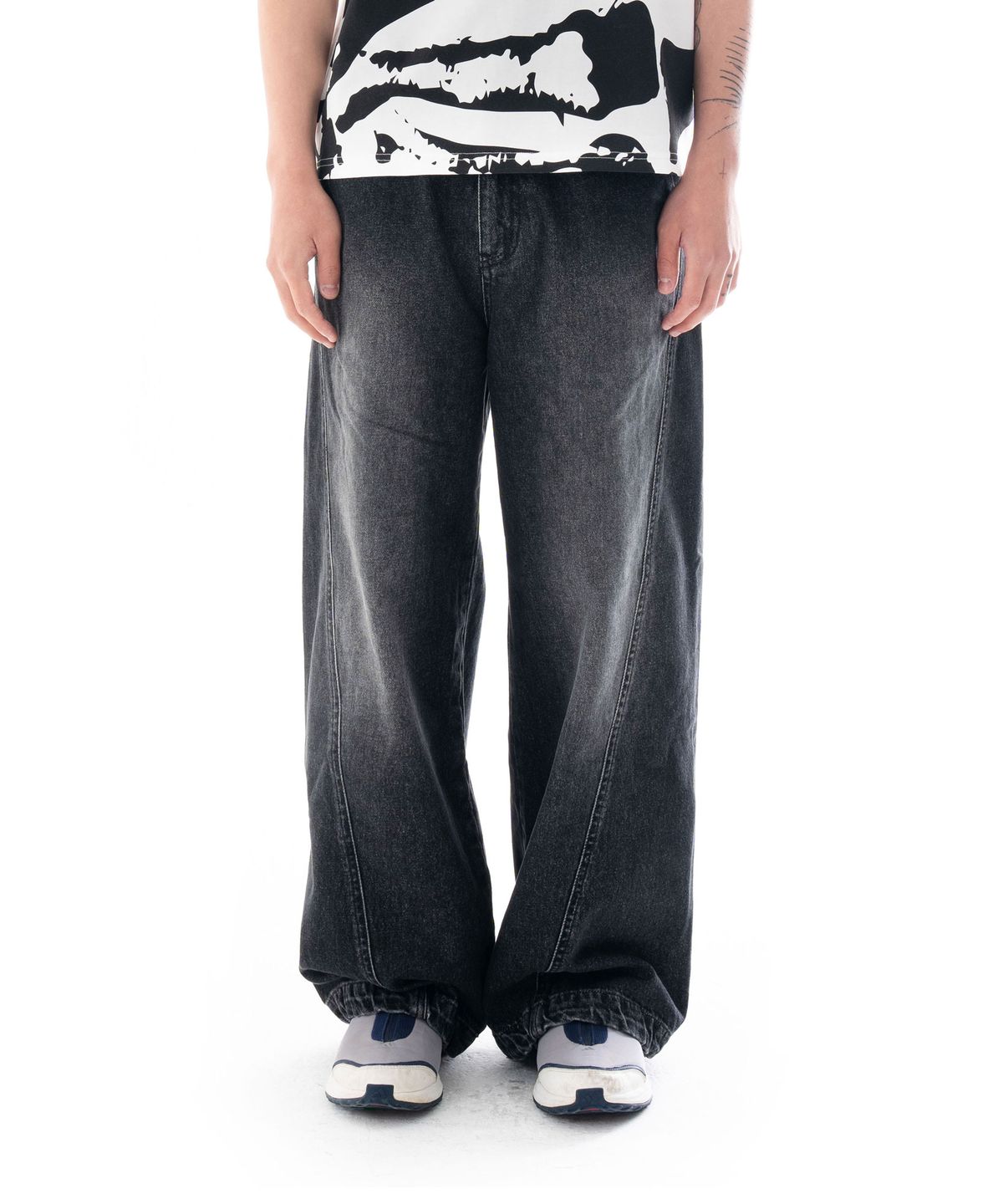 아캄(AAKAM) Paneled Denim Pants (Black)