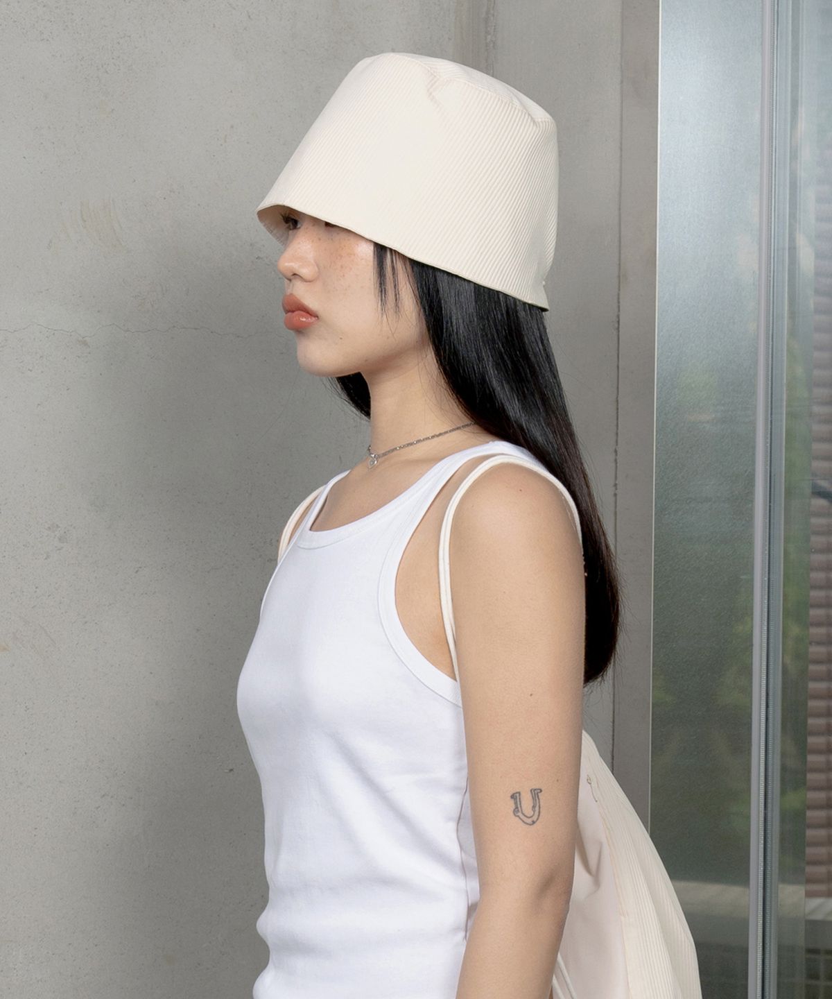 힌지(HINGE) HNG 투웨이 버킷햇 / 바닐라
