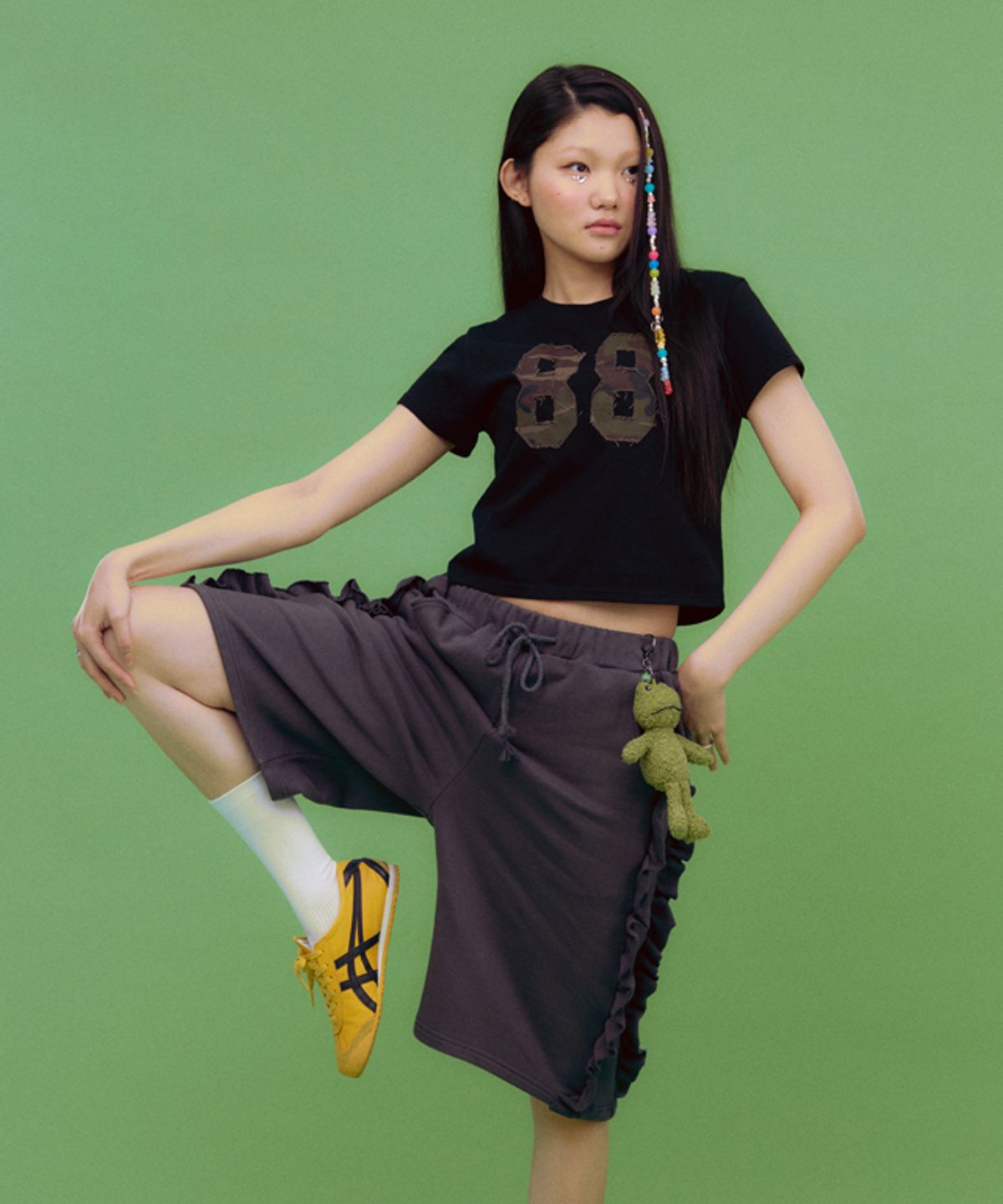 론론(RONRON) CAMOUFLAGE APPLIQUE 88 CROP T SHIRTS BLACK