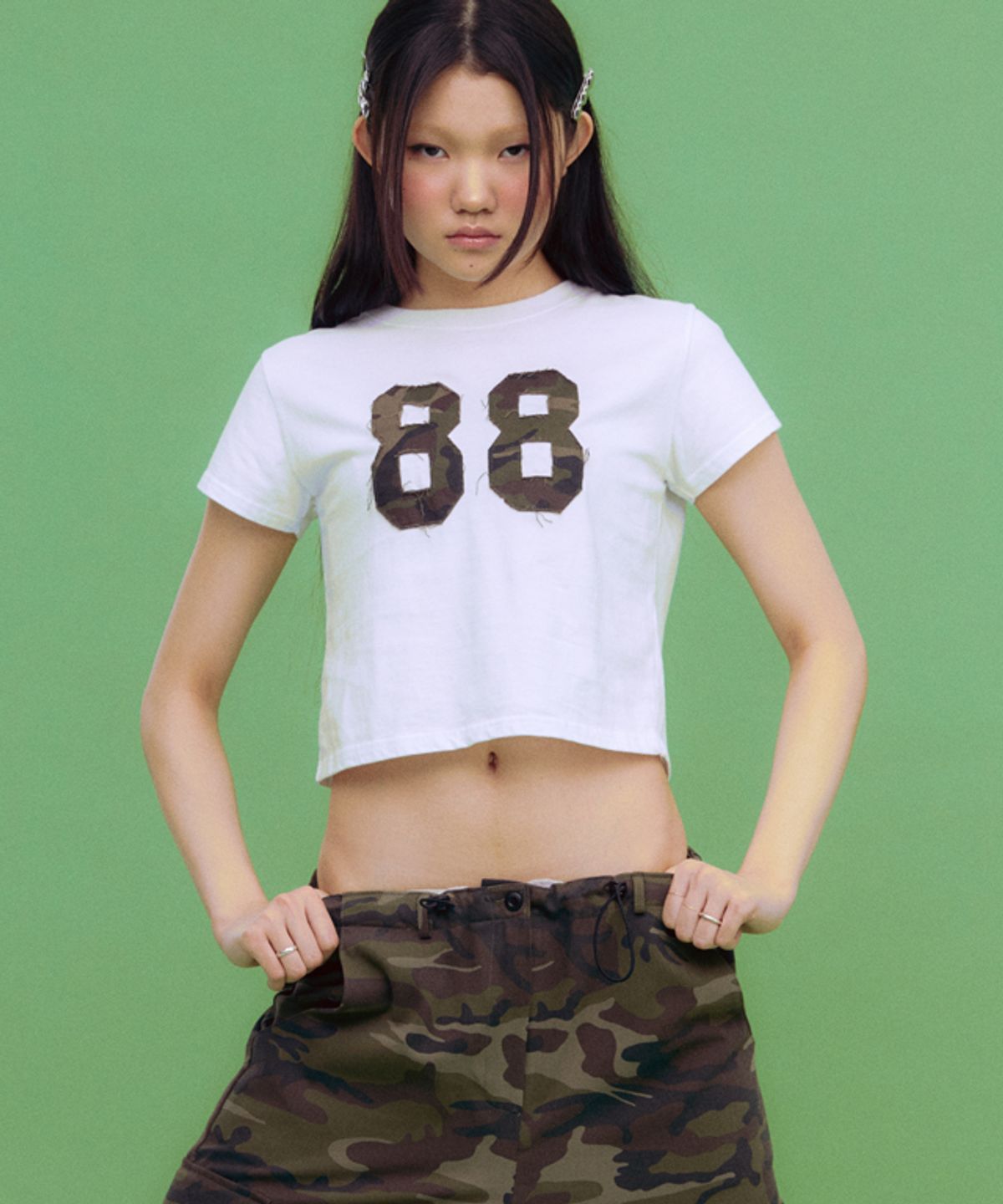 론론(RONRON) CAMOUFLAGE APPLIQUE 88 CROP T SHIRTS WHITE