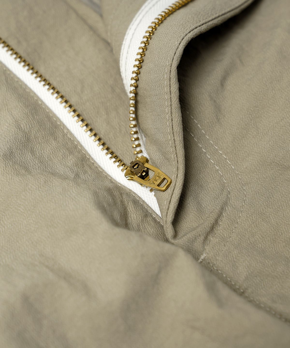 프리즘웍스(FRIZMWORKS) CURVED CUFFS PANTS _ BEIGE