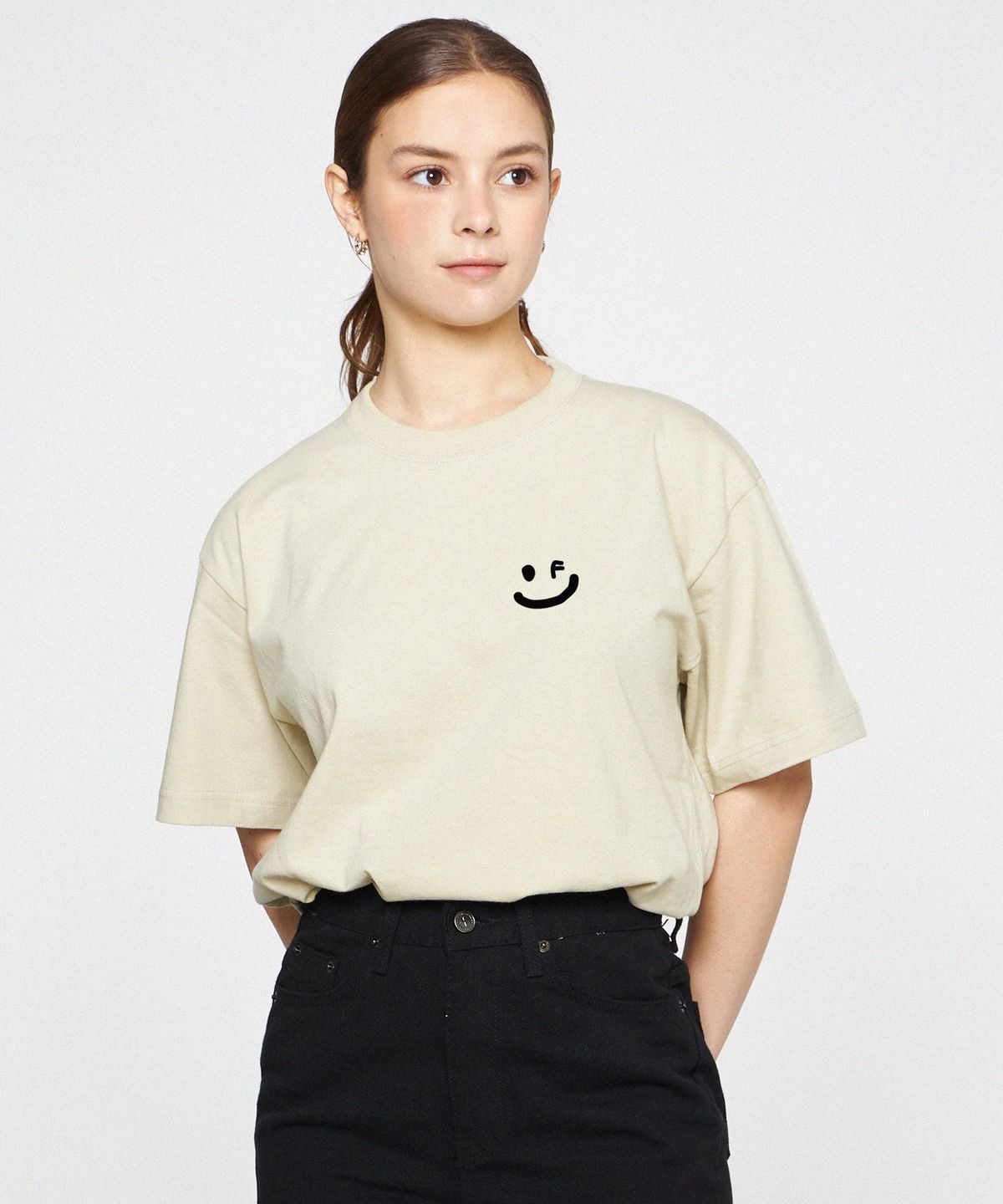 그레이버(GRAVER) [UNISEX]스몰 드로잉스마일 반팔티_샌드베이지