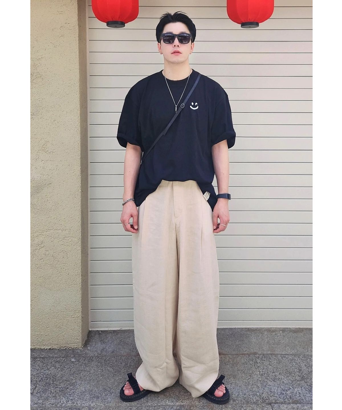 그레이버(GRAVER) [UNISEX]스몰 드로잉스마일 반팔티_블랙/화이트 로고