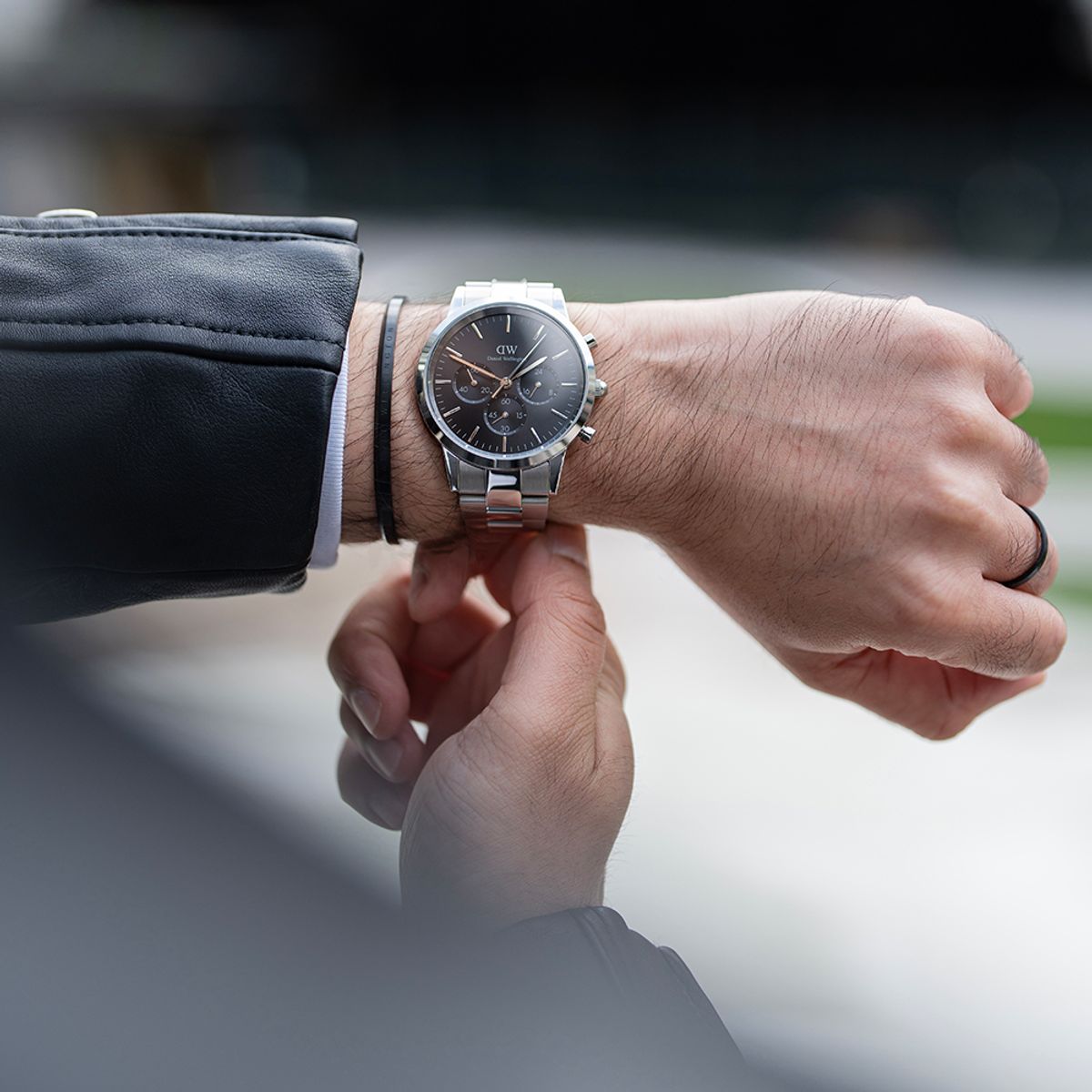 다니엘 웰링턴(DANIEL WELLINGTON) ICONIC CHRONOGRAPH LINK ONYX 크로노그래프 시계