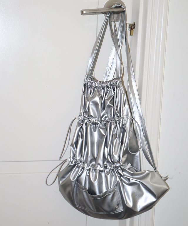 【韓国RONRON ロンロン】STRING STOPPER GYM BACKPACK SILVER MUSINSA | RONRON STRING STOPPER GYM BACKPACK SILVER