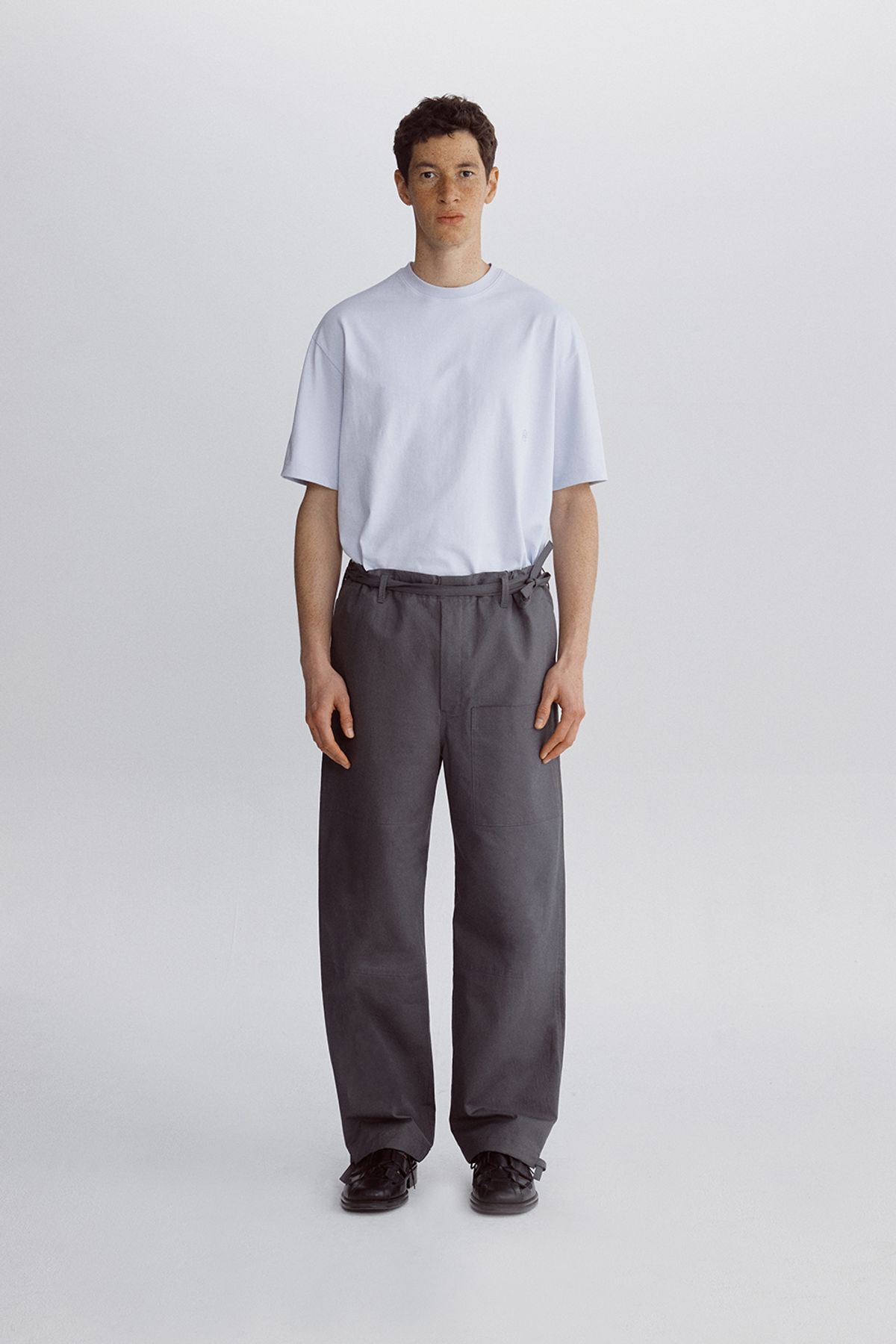 호이테(HEUTE) COTTON DRAWSTRING PANTS CHARCOAL